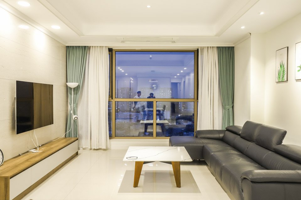 Cho thuê căn hộ 3 ngủ 113m2 tầng cao full đồ view thành phố tòa 901 Starlake 5