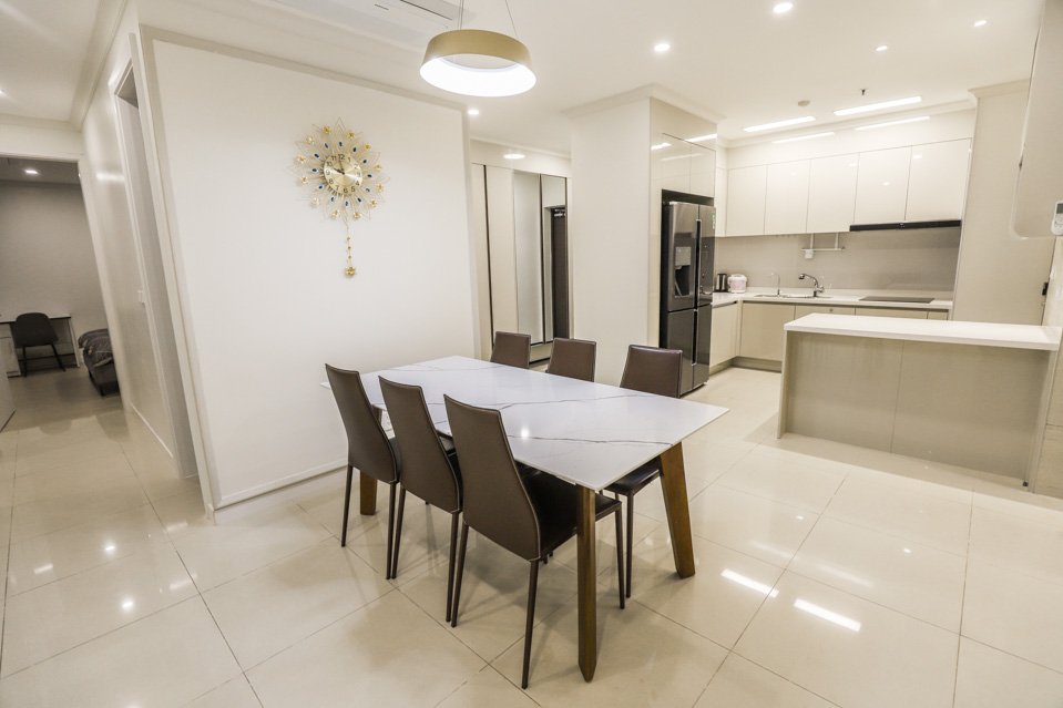 Cho thuê căn hộ 3 ngủ 113m2 tầng cao full đồ view thành phố tòa 901 Starlake 7
