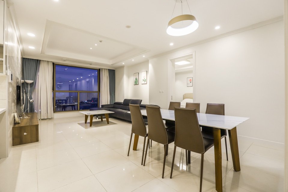 Cho thuê căn hộ 3 ngủ 113m2 tầng cao full đồ view thành phố tòa 901 Starlake 8