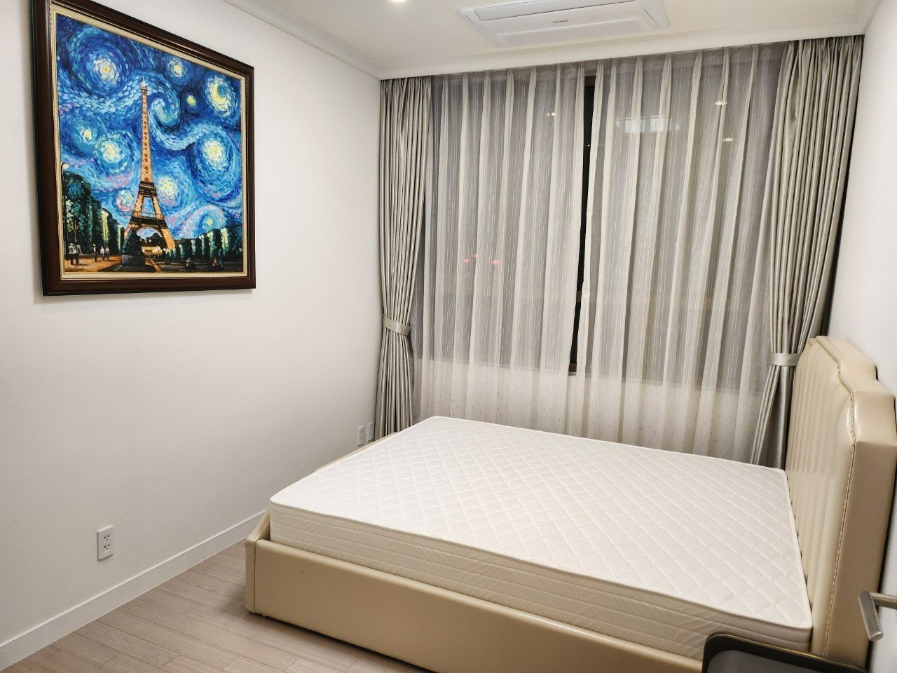 Cho thuê căn hộ 3 ngủ 113m2 tầng cao view thoáng tòa 901 Starlake 5