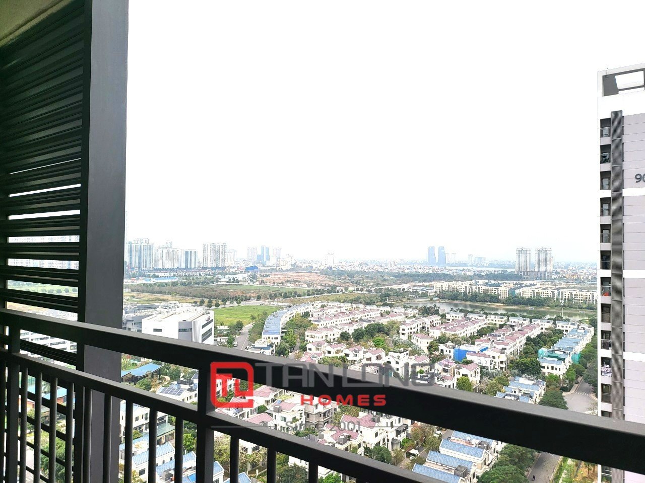 Cho thuê căn hộ 3 ngủ 113m2 view Hồ tầng cao tại chung cư cao cấp Starlake 9