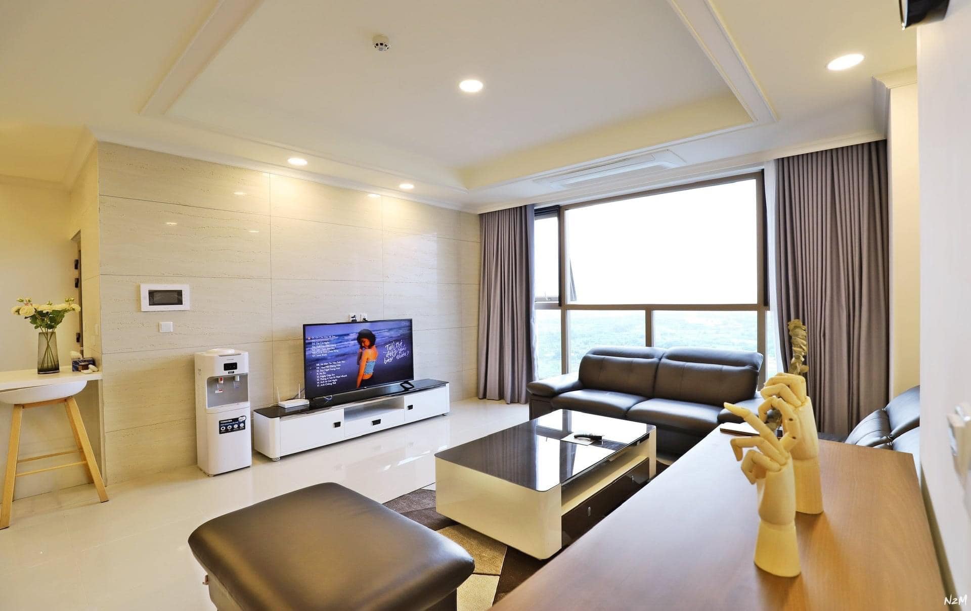 Cho thuê căn hộ 3 ngủ 125m2 full đồ tầng cao view thành phố tại 901 Starlake 1