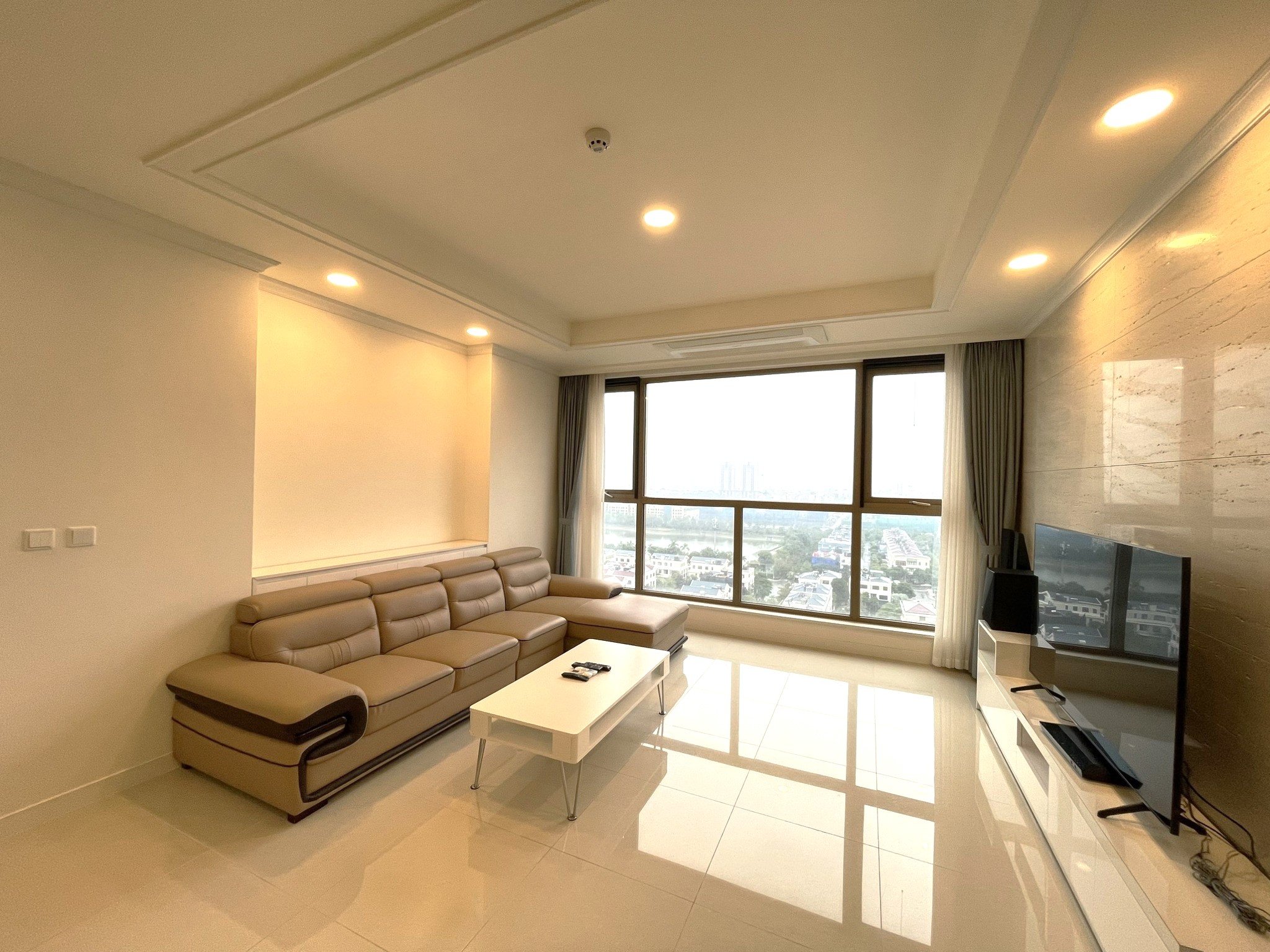 Cho thuê căn hộ 3 ngủ 128m2 tầng cao view hồ full đồ nhập khẩu tòa 903 Starlake 1
