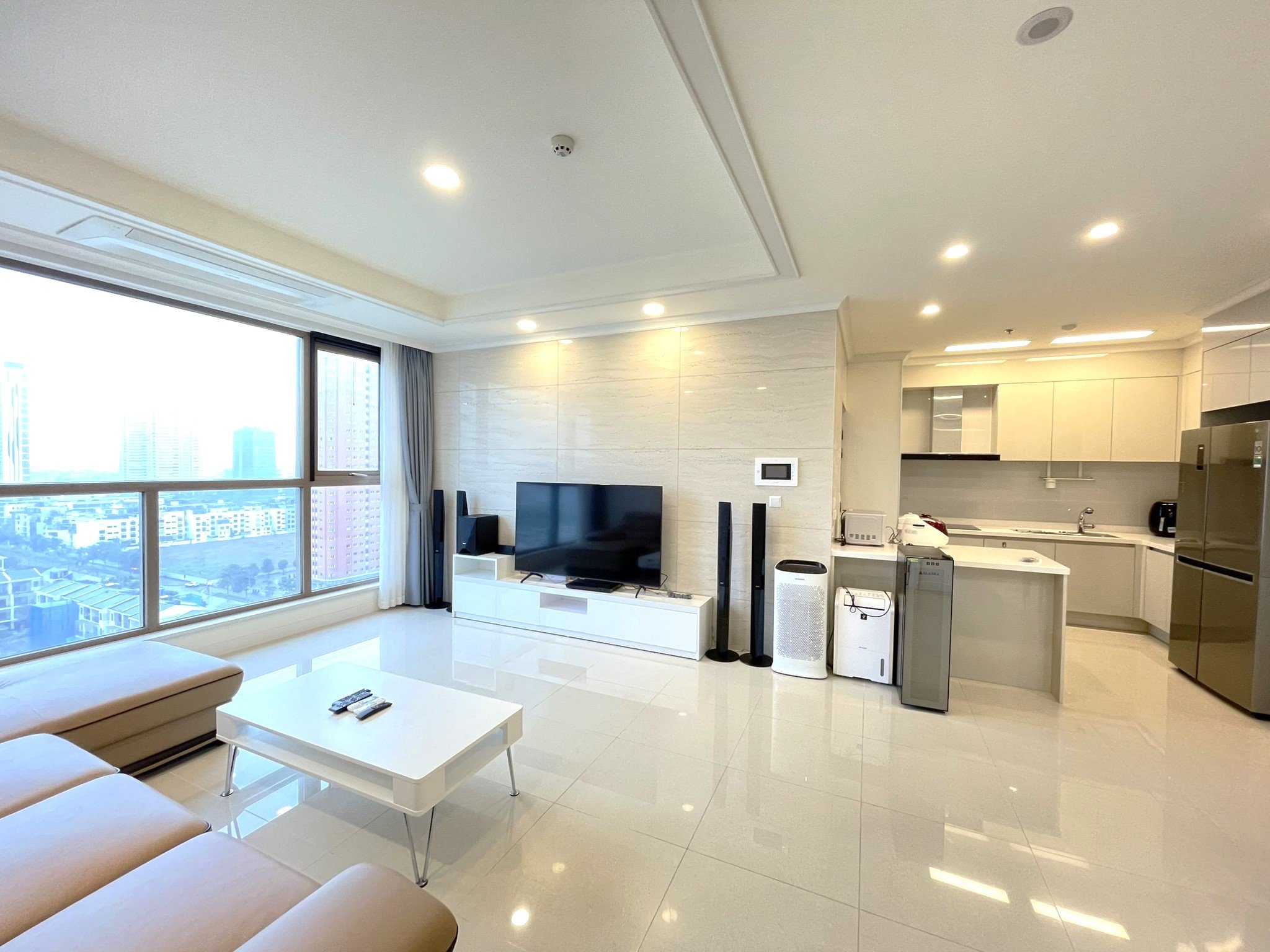 Cho thuê căn hộ 3 ngủ 128m2 tầng cao view hồ full đồ nhập khẩu tòa 903 Starlake 2