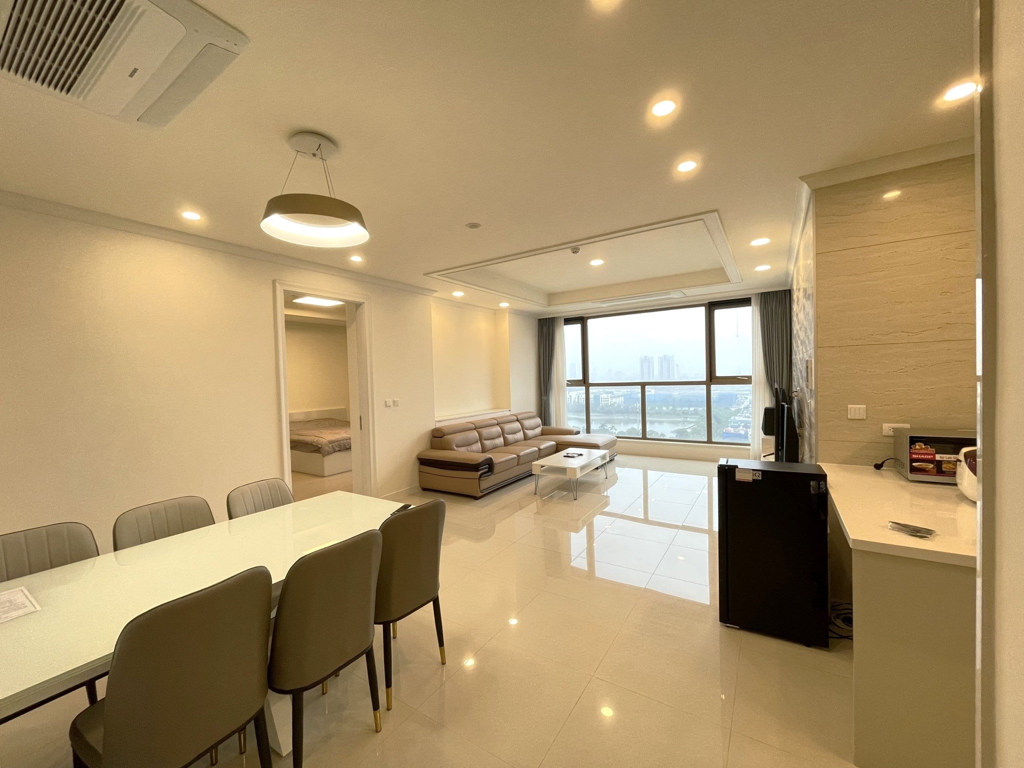 Cho thuê căn hộ 3 ngủ 128m2 tầng cao view hồ full đồ nhập khẩu tòa 903 Starlake 3