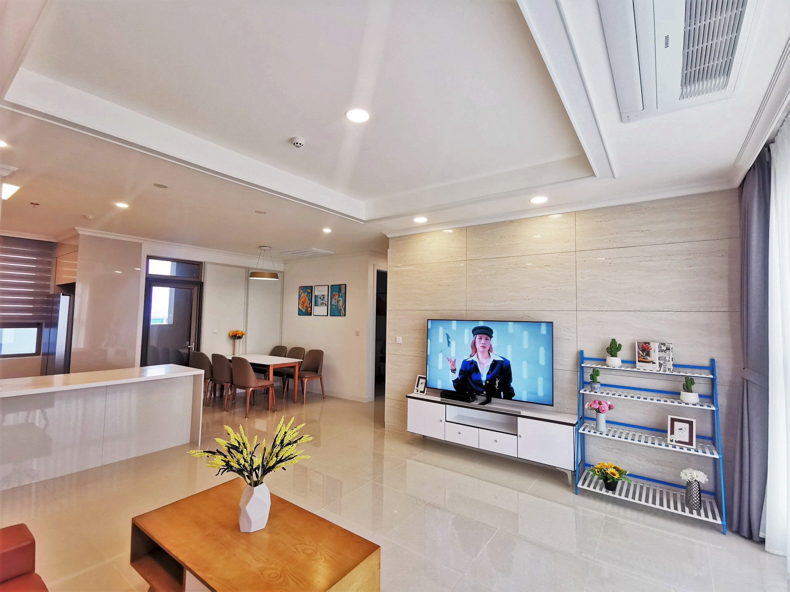 Cho thuê căn hộ 3 ngủ 128m2 view biệt thự chung cư 902 Starlake 1