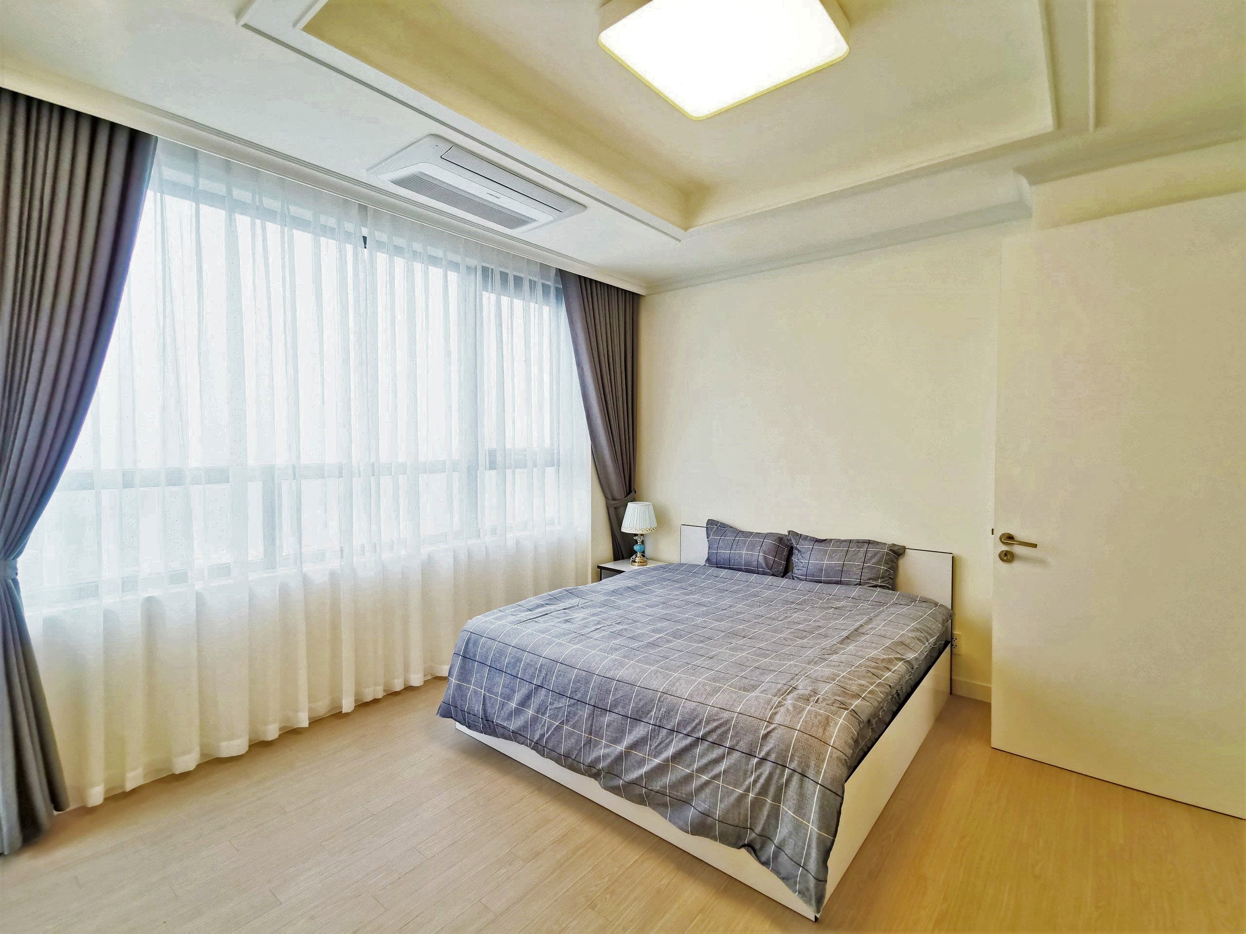 Cho thuê căn hộ 3 ngủ 128m2 view biệt thự chung cư 902 Starlake 5