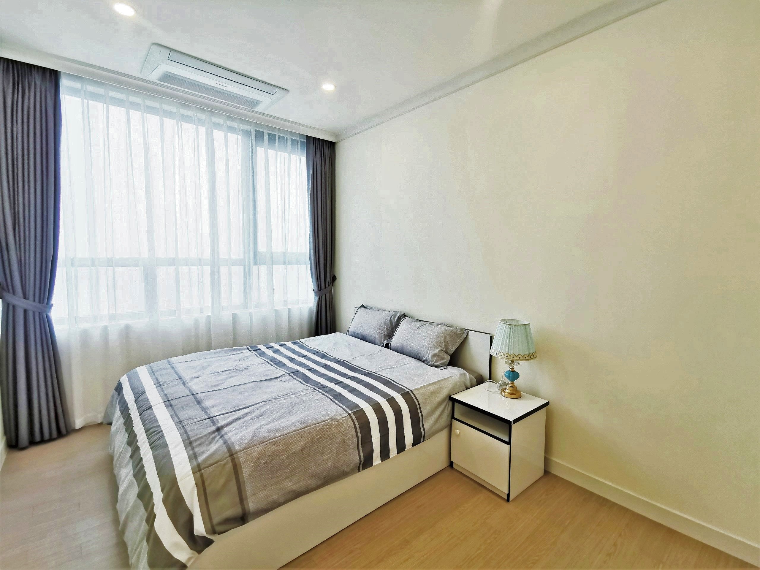 Cho thuê căn hộ 3 ngủ 128m2 view biệt thự chung cư 902 Starlake 6