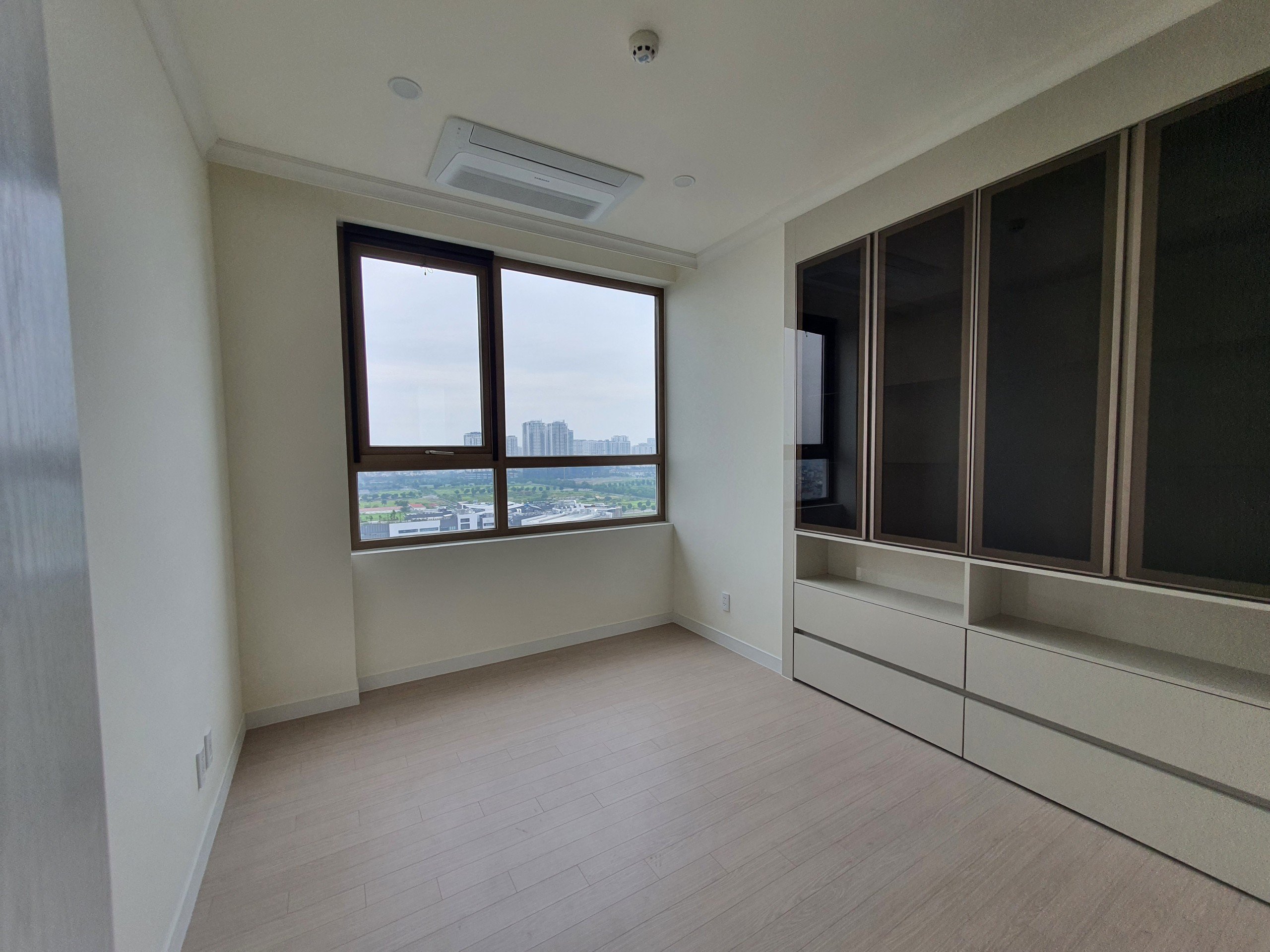 cho thuê căn hộ 3 ngủ tầng cao viu thoáng đẹp 5