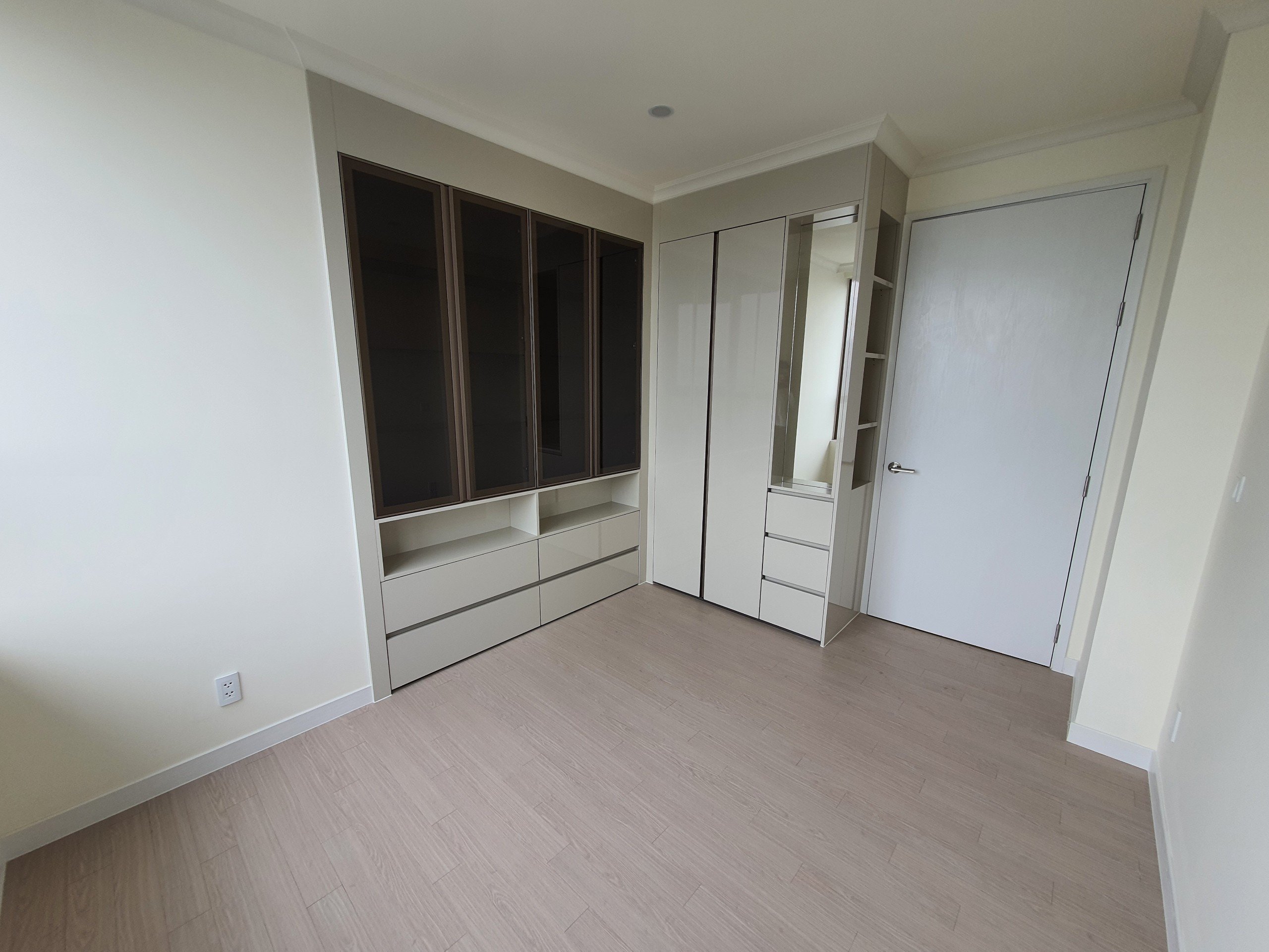 cho thuê căn hộ 3 ngủ tầng cao viu thoáng đẹp 6