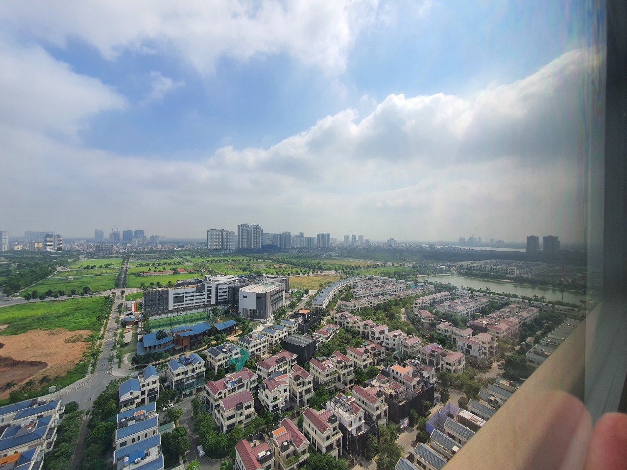 cho thuê căn hộ 3 ngủ tầng cao viu thoáng đẹp 9