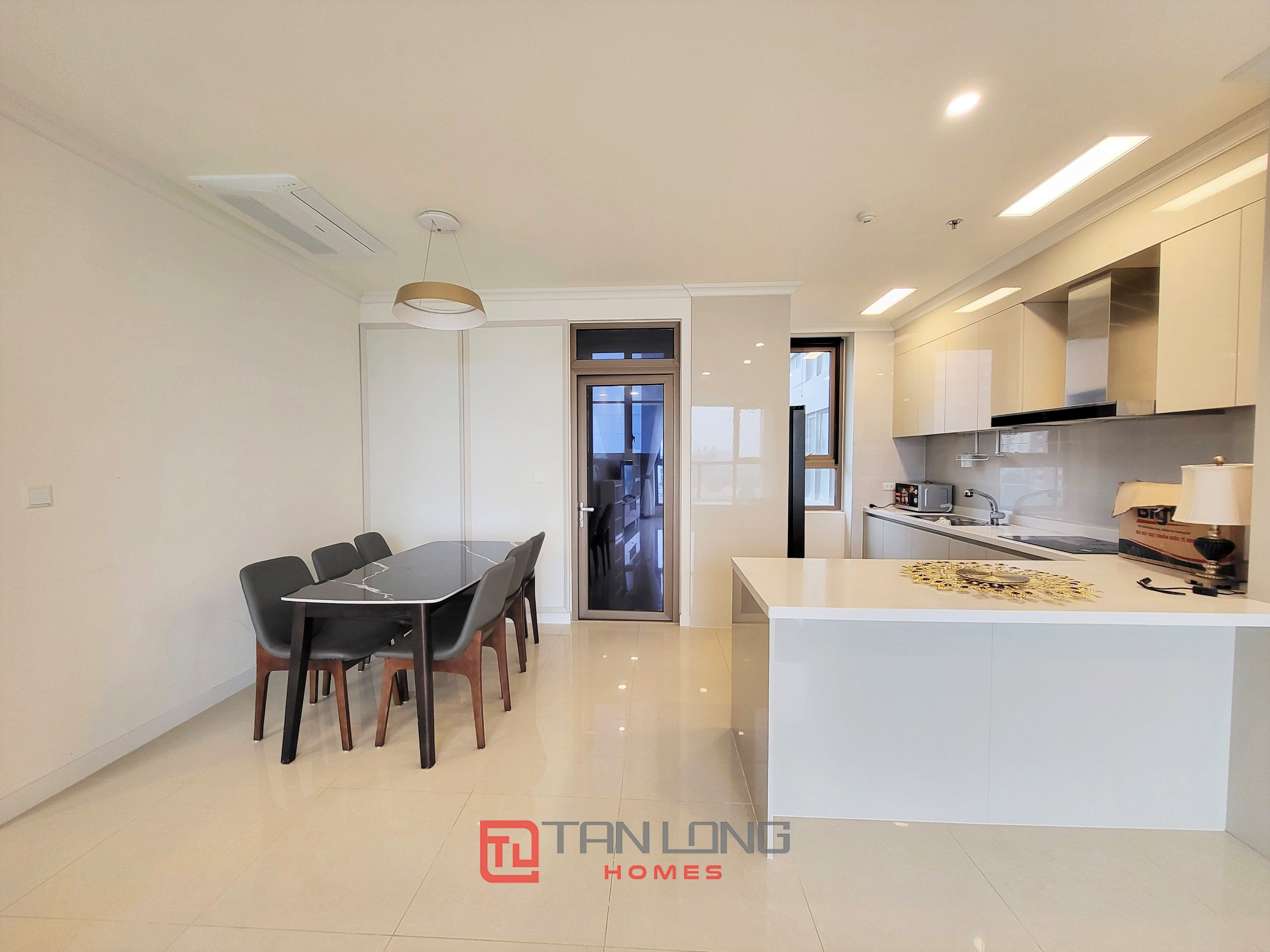Cho thuê căn hộ 3 phòng ngủ 112m2 view biệt thự tại 902 Starlake 6
