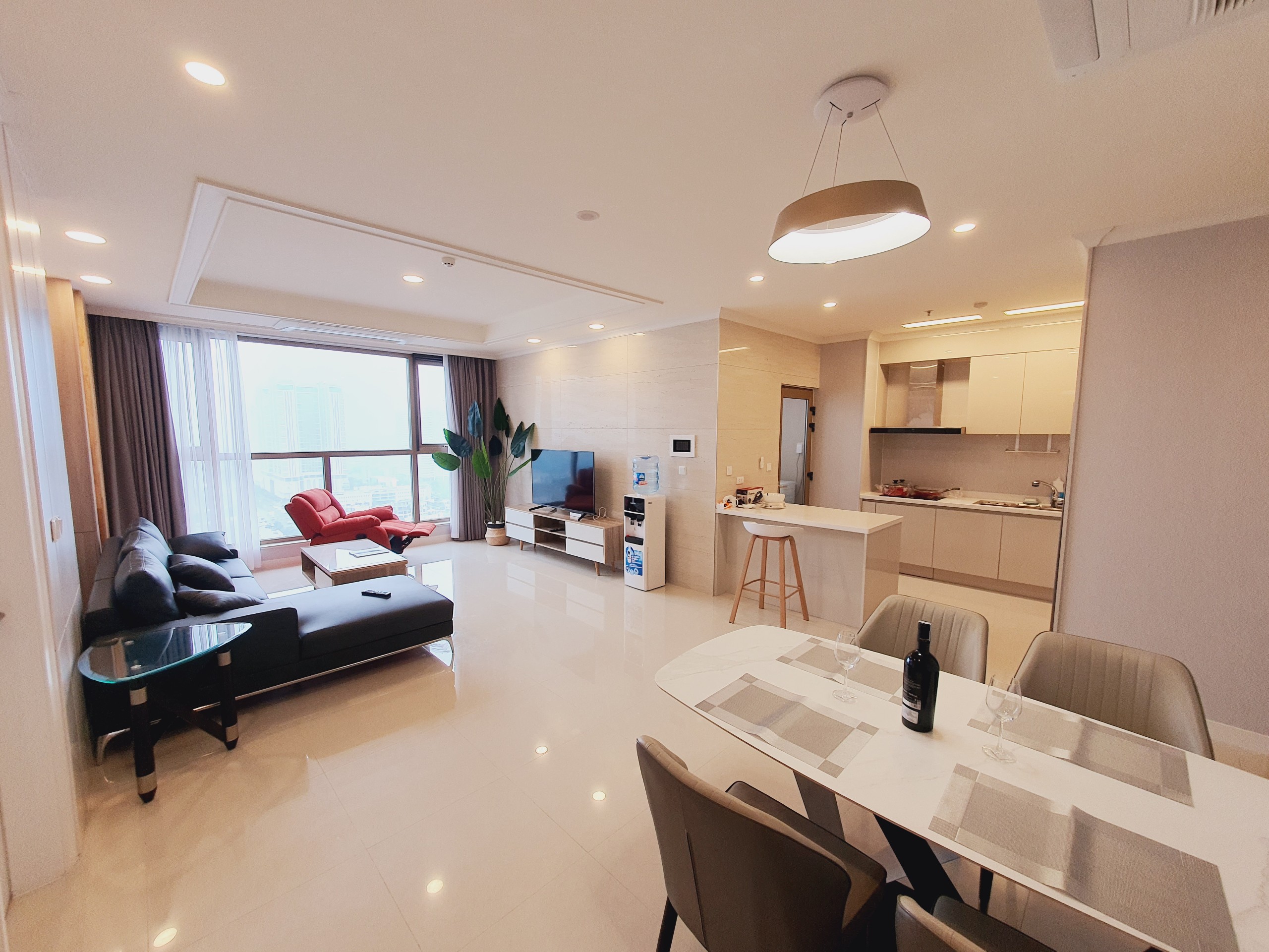 Cho thuê căn hộ 3 phòng ngủ 113m2 chung cư Starlake view hồ Tây cực đẹp 1