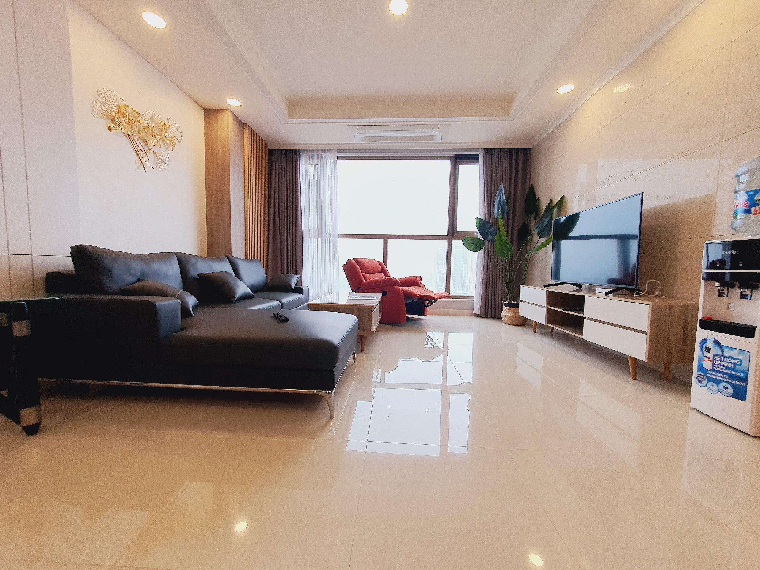 Cho thuê căn hộ 3 phòng ngủ 113m2 chung cư Starlake view hồ Tây cực đẹp 3