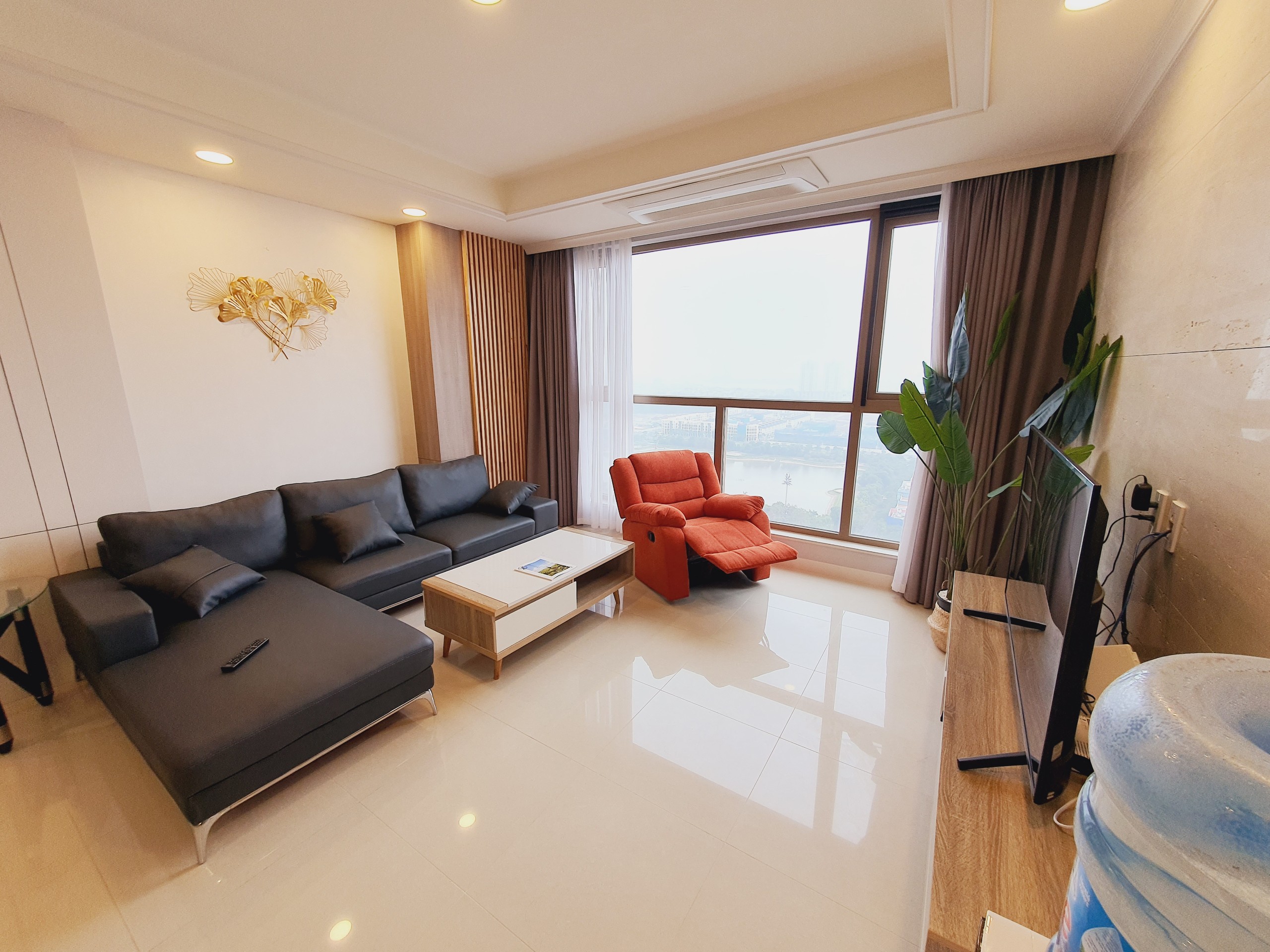 Cho thuê căn hộ 3 phòng ngủ 113m2 chung cư Starlake view hồ Tây cực đẹp 4