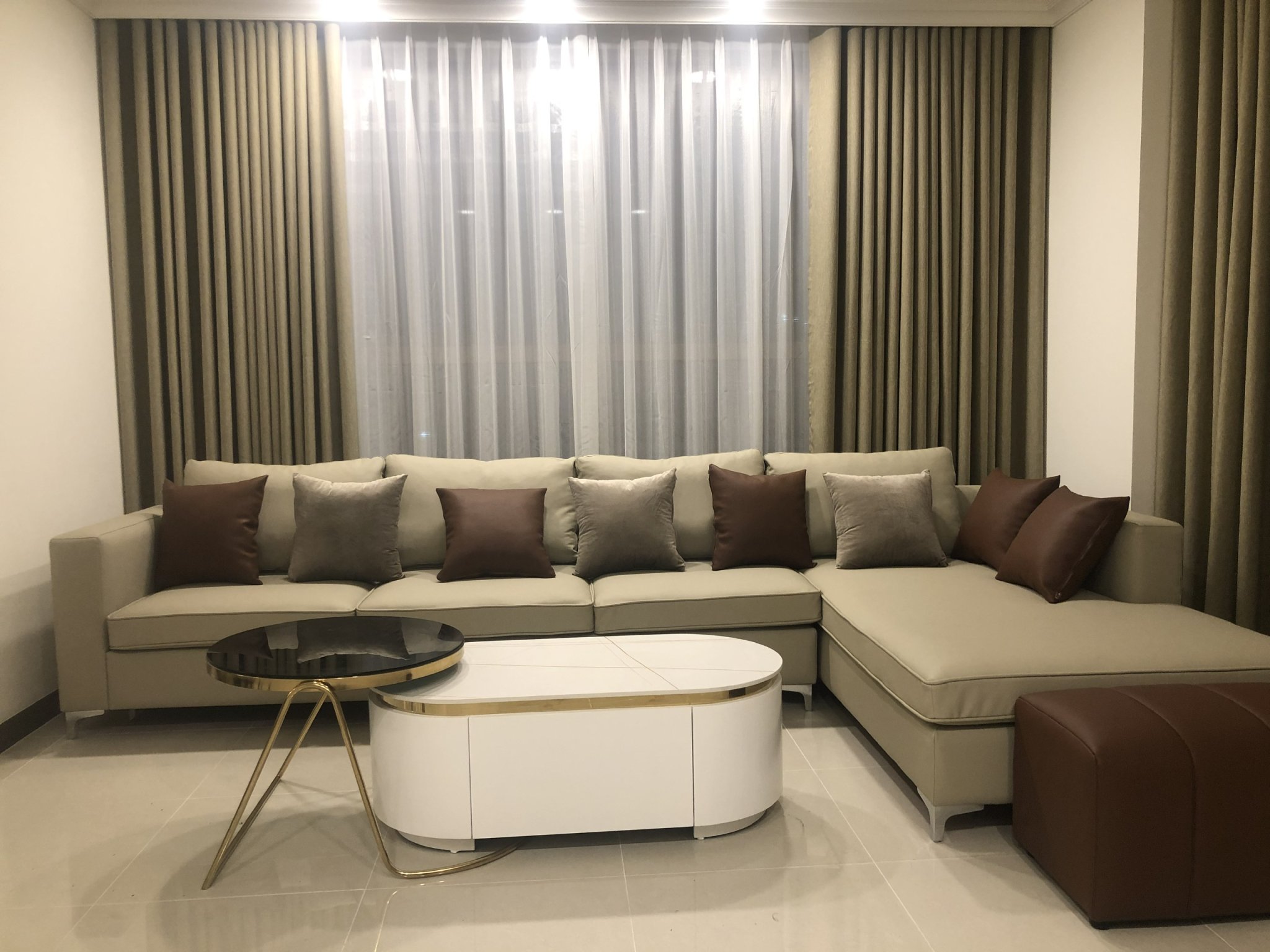 Cho thuê căn hộ 3 phòng ngủ loại H full đồ giá cực đẹp chung cư Starlake 2