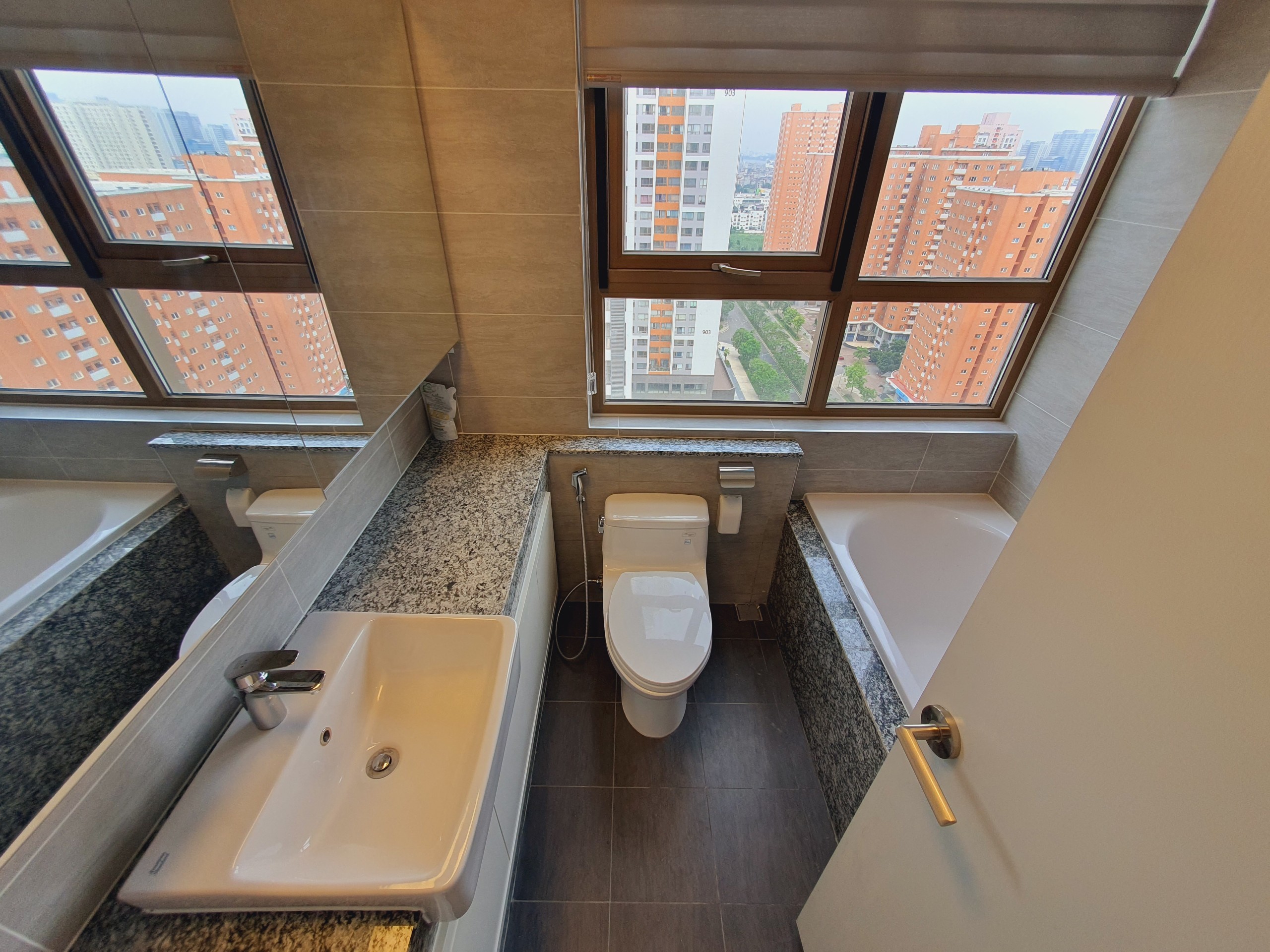 Cho thuê căn hộ 3 phòng ngủ tầng cao view đẹp tòa 901B Starlake Tây Hồ Tây 10