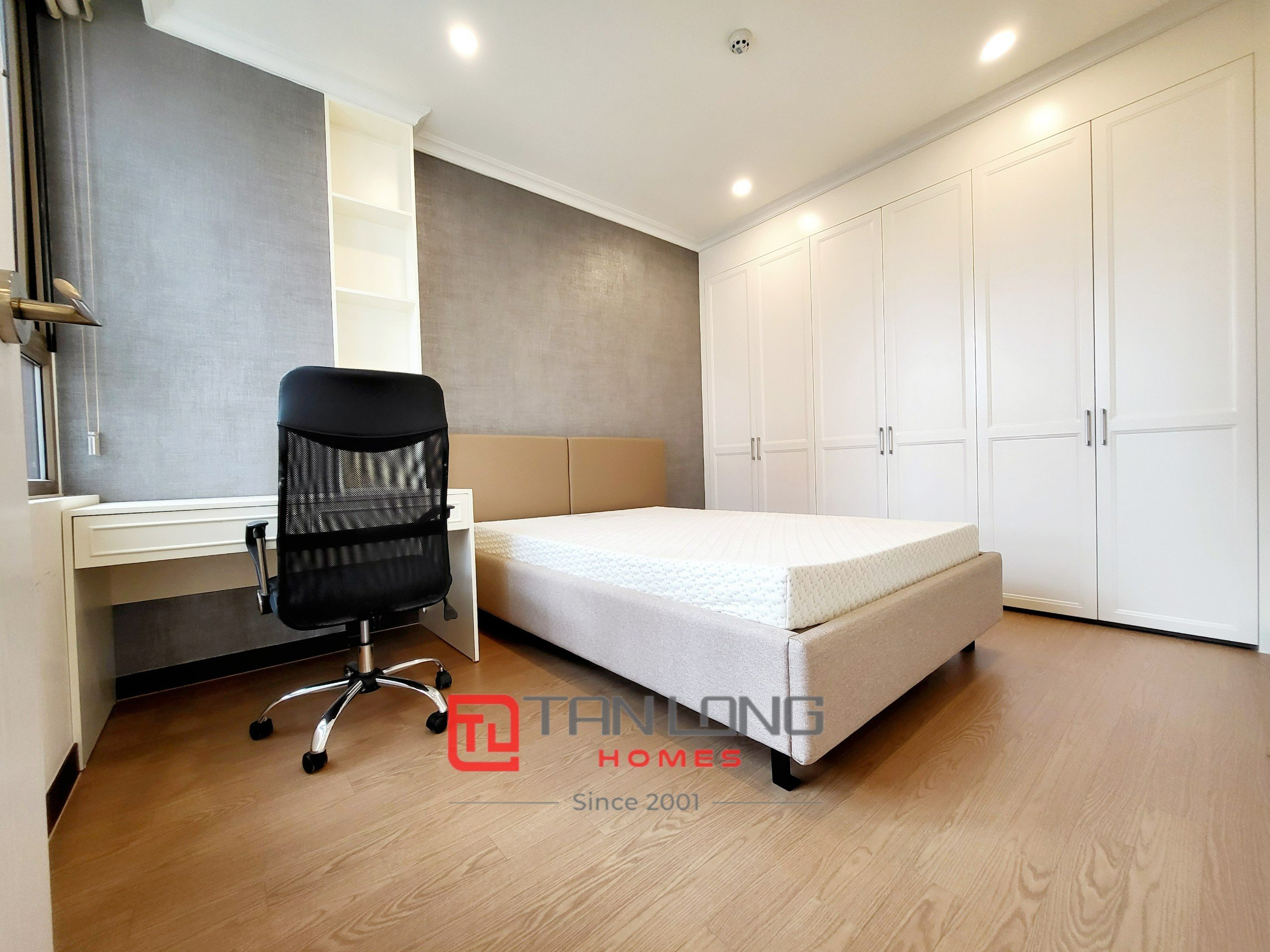 Cho thuê căn hộ 3PN rộng nhất dự án Starlake, diện tích 125m2 full đồ đẳng cấp 12