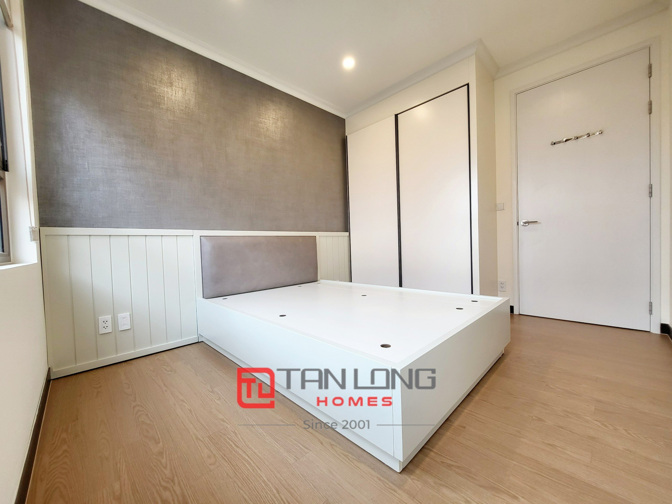 Cho thuê căn hộ 3PN rộng nhất dự án Starlake, diện tích 125m2 full đồ đẳng cấp 13