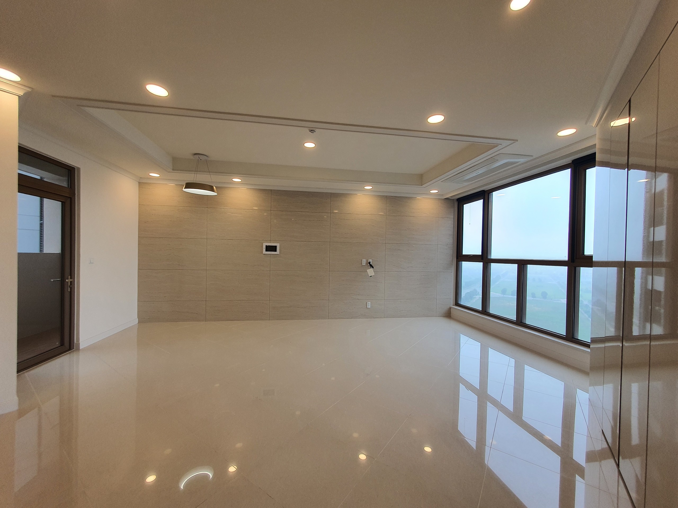 Cho thuê căn hộ 3PN tầng cao view đẹp tòa 901B chung cư Starlake 2