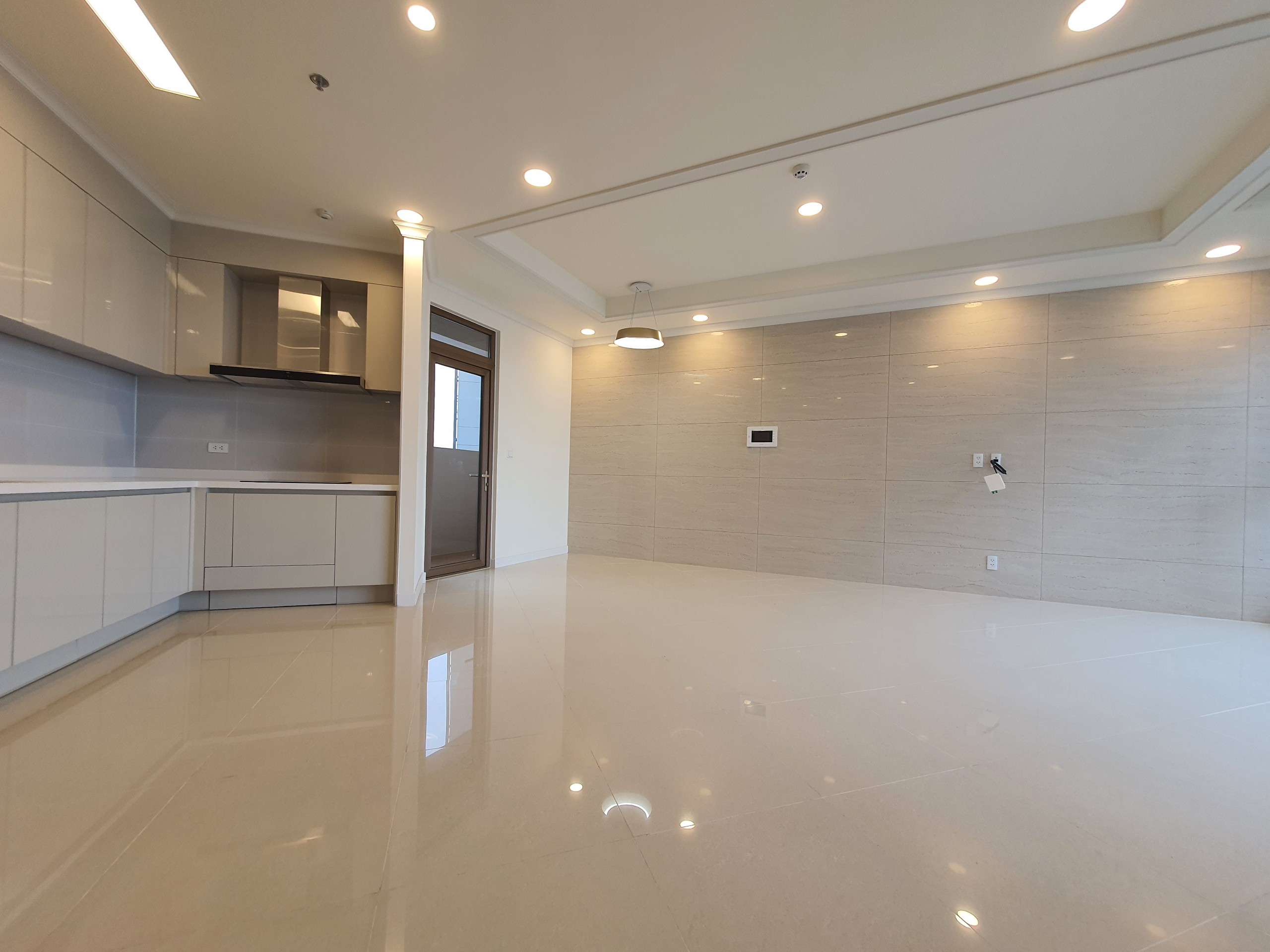 Cho thuê căn hộ 3PN tầng cao view đẹp tòa 901B chung cư Starlake 3