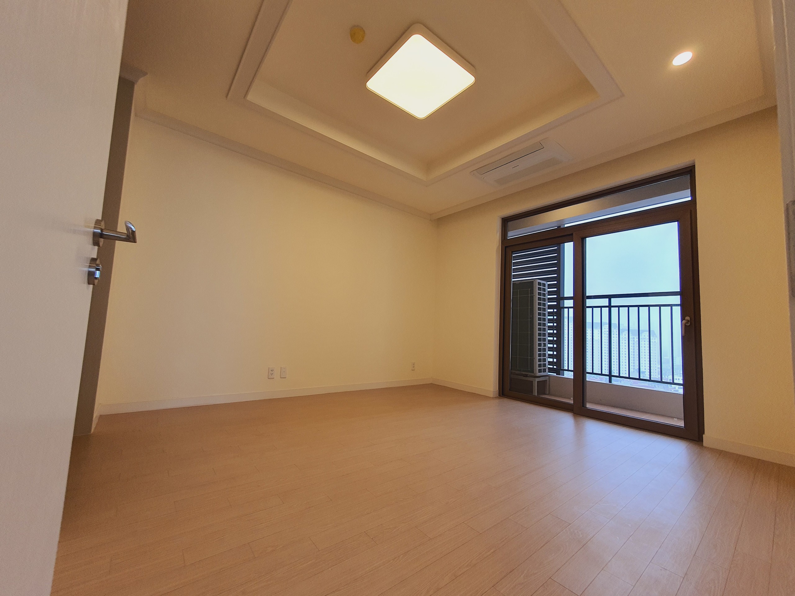 Cho thuê căn hộ 3PN tầng cao view đẹp tòa 901B chung cư Starlake 4