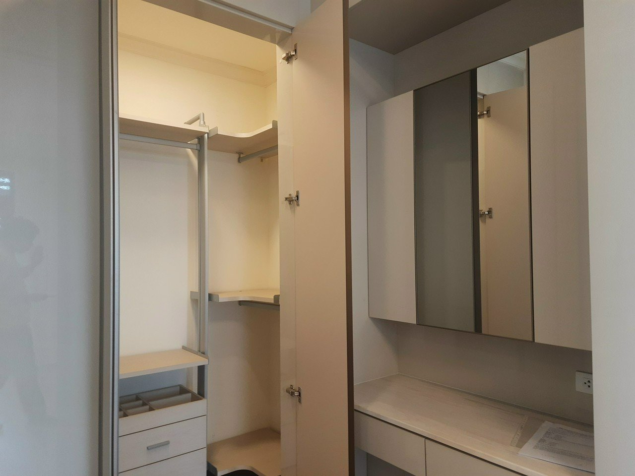 Cho thuê căn hộ 3PN/110m2 đồ cơ bản, tầng trung view biệt thự tại 901 Starlake 10