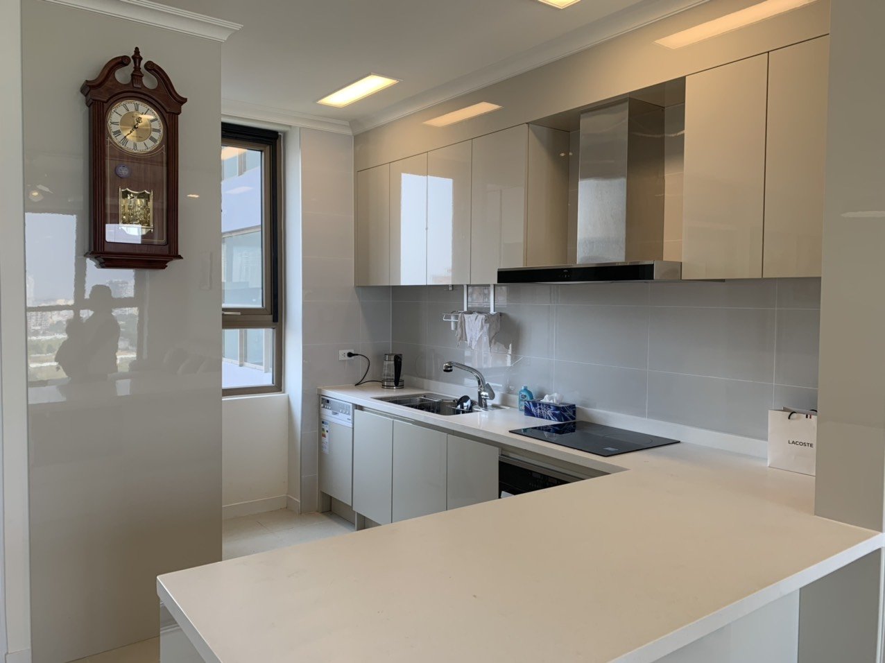 Cho thuê căn hộ 3PN/112m2 căn góc, khoảng tầng 15-20, view Hồ, full nội thất, tòa 902 Starlake 6