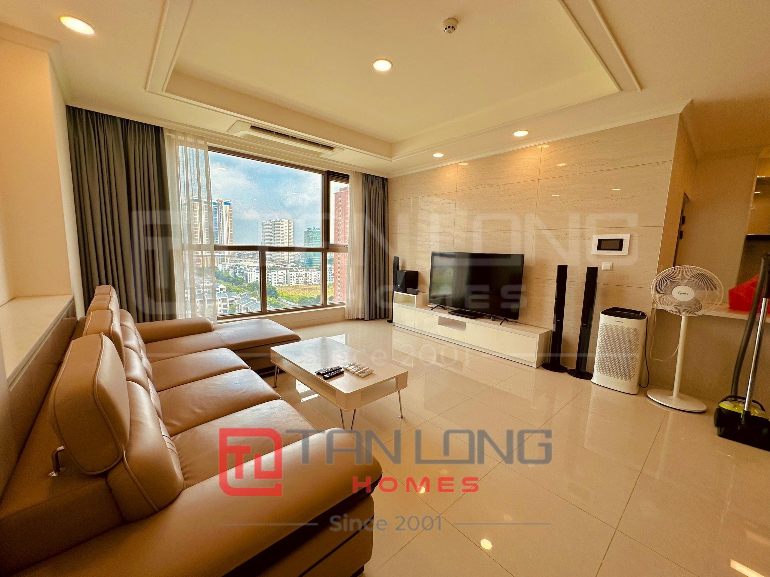 Cho thuê căn hộ 3PN/113m2 full đồ hướng Đông view thoáng tòa 903 Starlake 1