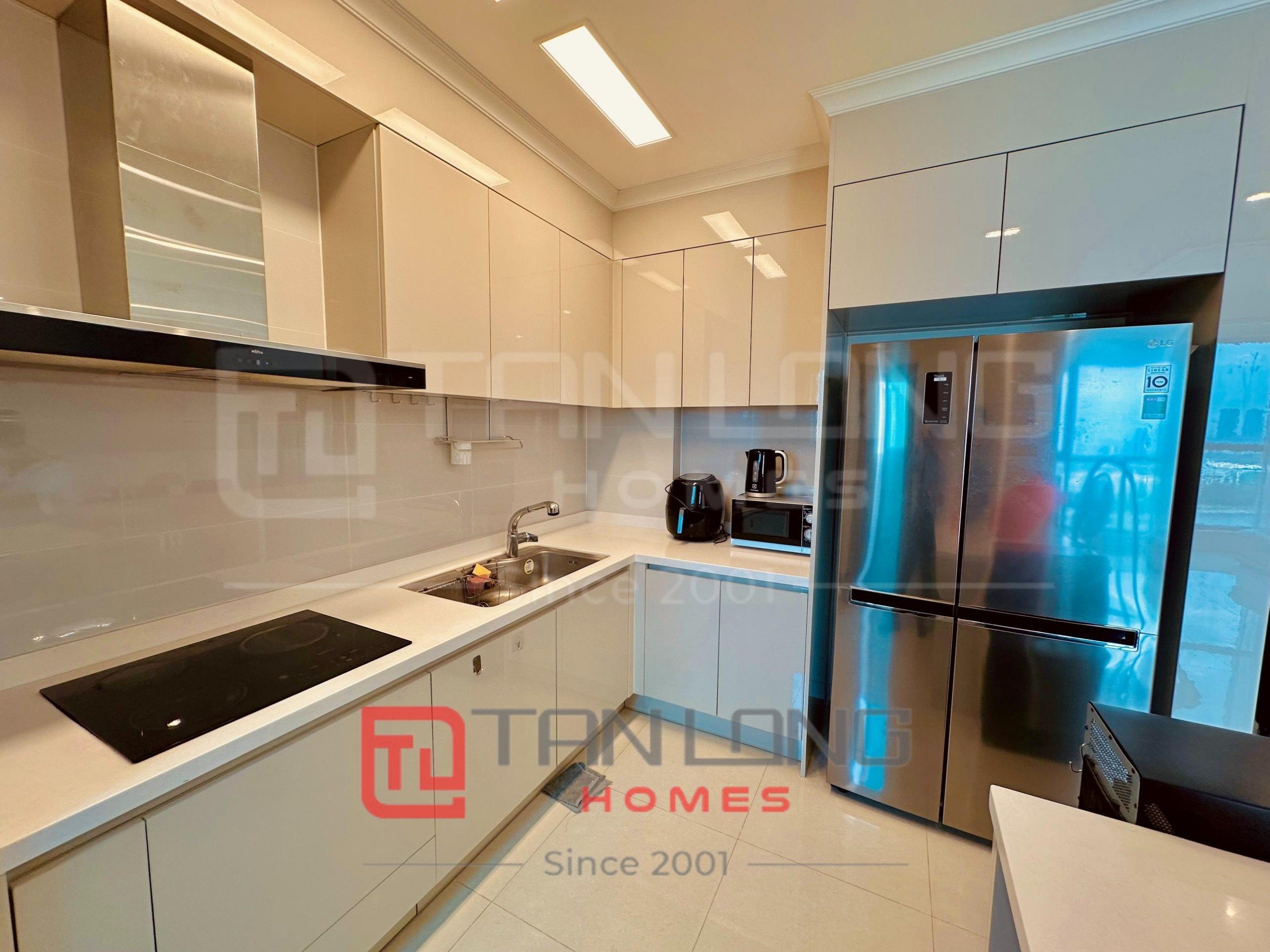 Cho thuê căn hộ 3PN/113m2 full đồ hướng Đông view thoáng tòa 903 Starlake 3