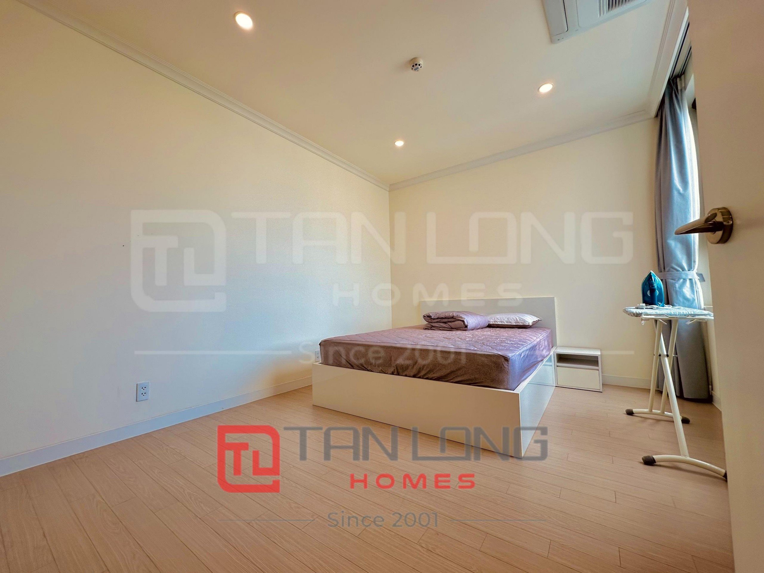 Cho thuê căn hộ 3PN/113m2 full đồ hướng Đông view thoáng tòa 903 Starlake 6