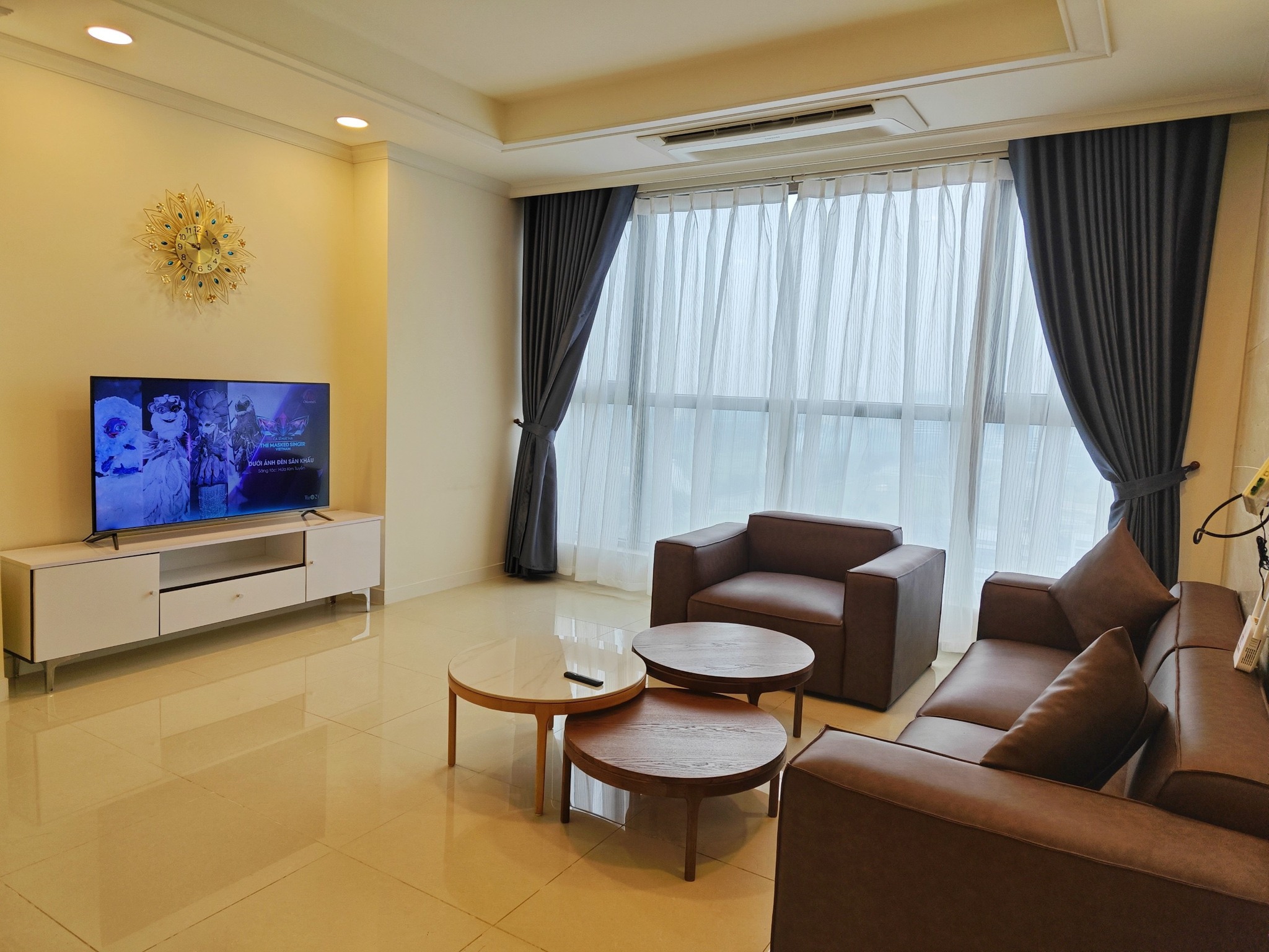 Cho thuê căn hộ 3PN/125m2 full đồ mới, vị trí đẹp tại tòa 903 Starlake 1