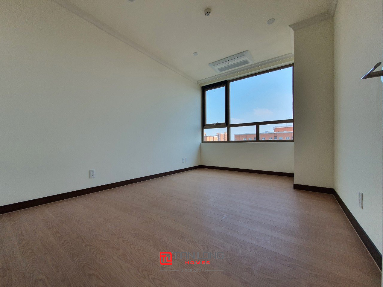 Cho thuê căn hộ 4 ngủ 154,54m2 mới nguyên bản tại Starlake Tây Hồ 11