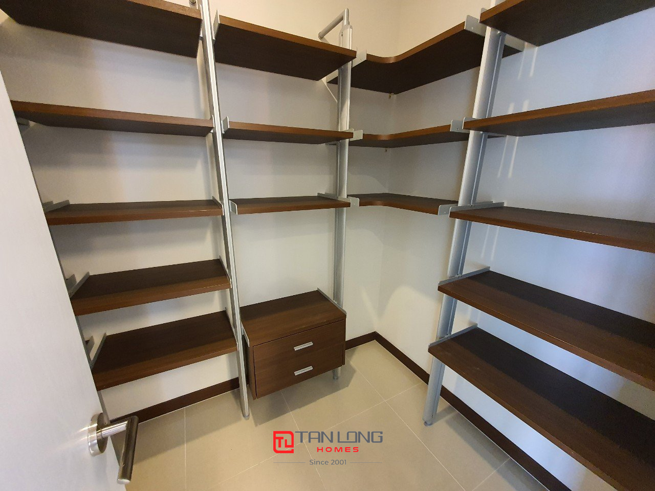 Cho thuê căn hộ 4 ngủ 154,54m2 mới nguyên bản tại Starlake Tây Hồ 13