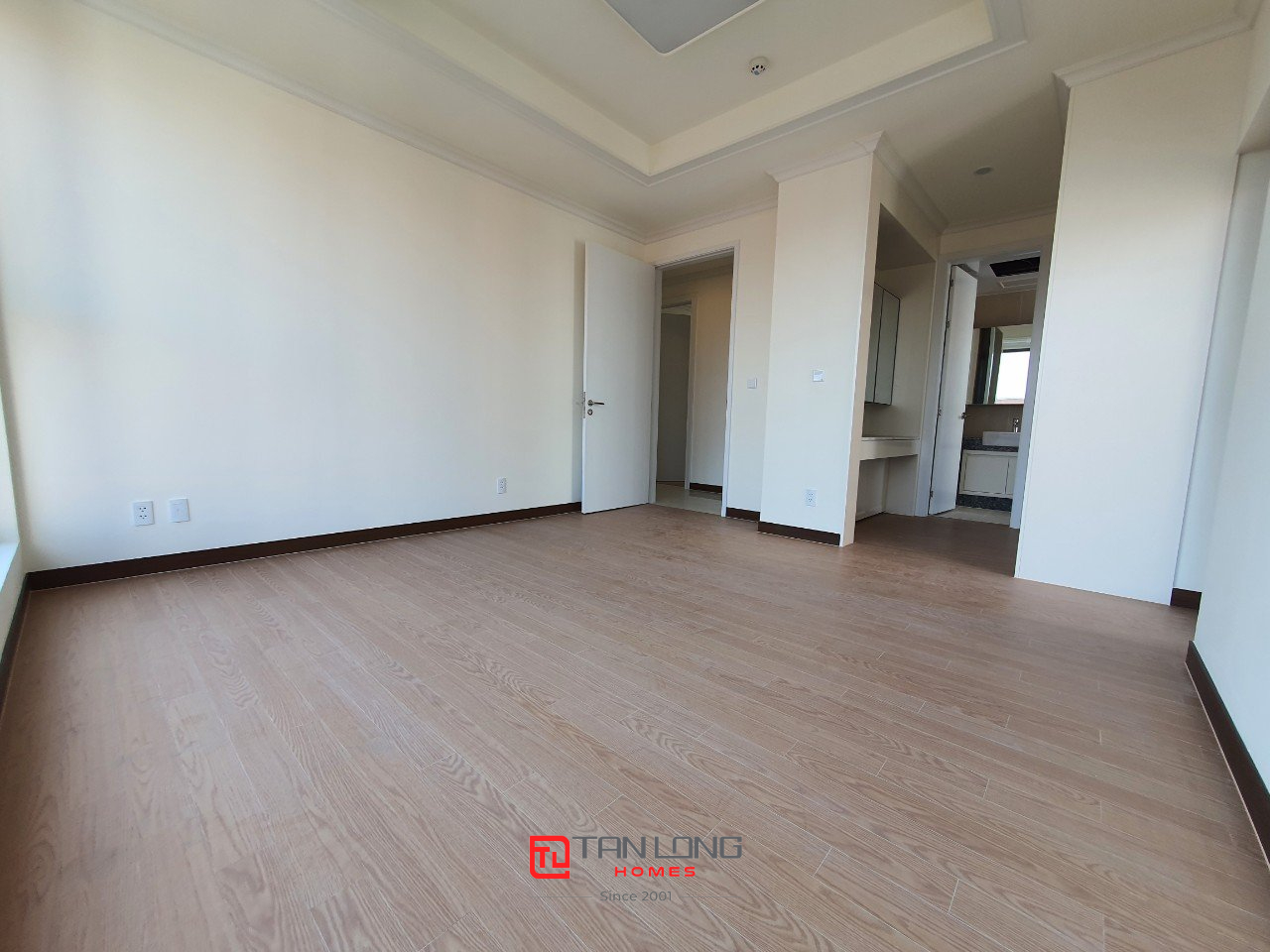 Cho thuê căn hộ 4 ngủ 154,54m2 mới nguyên bản tại Starlake Tây Hồ 9