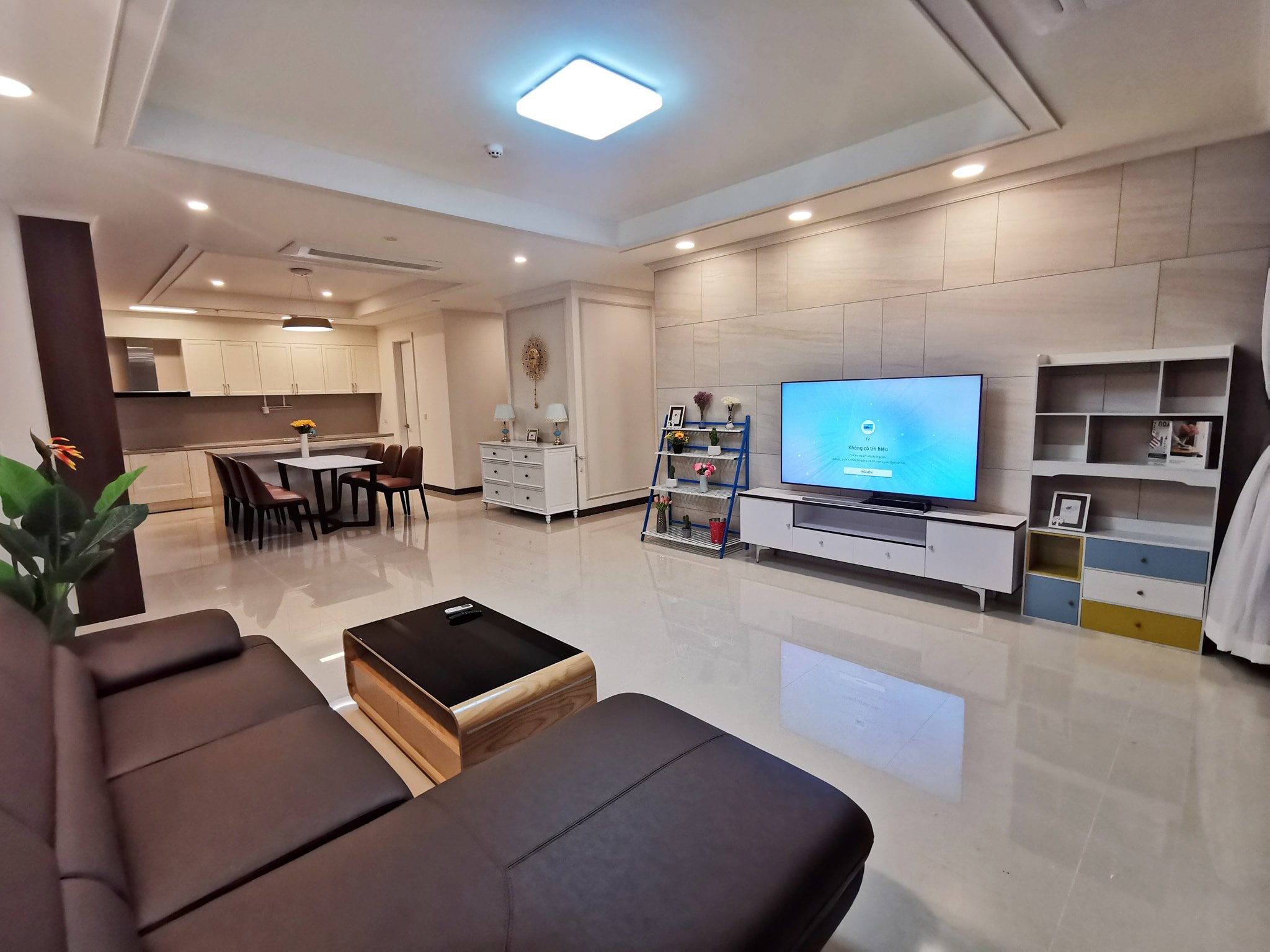Cho thuê căn hộ 4 ngủ 154m2 tòa 902 chung cư Starlake Tây Hồ 1