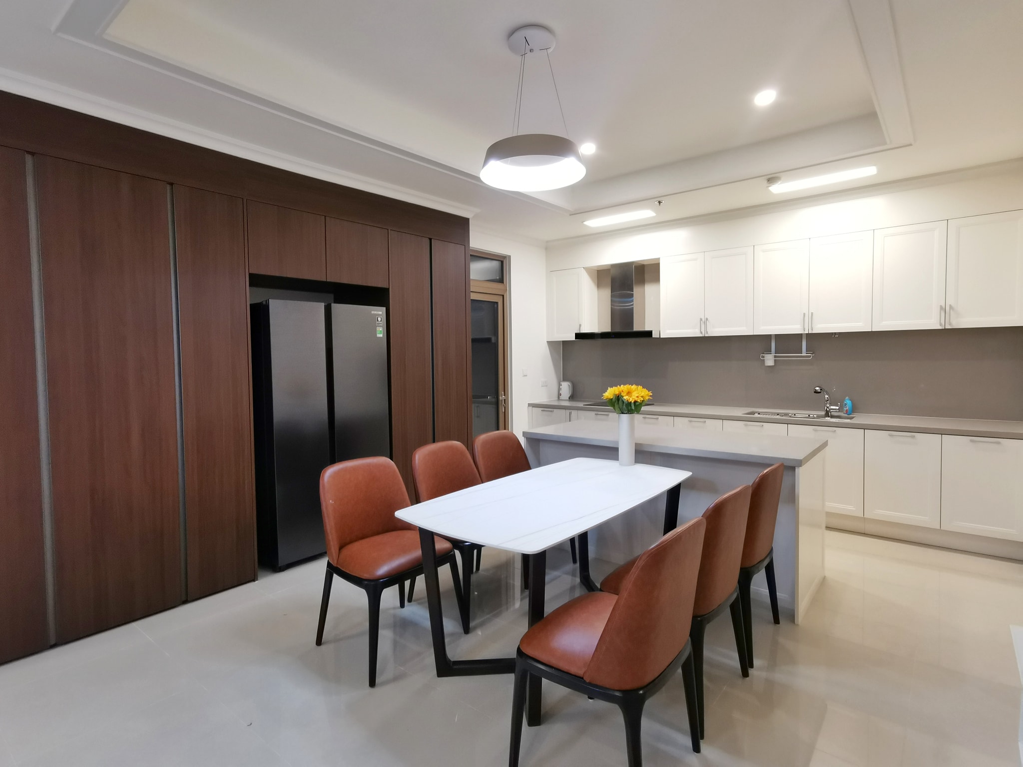 Cho thuê căn hộ 4 ngủ 154m2 tòa 902 chung cư Starlake Tây Hồ 2