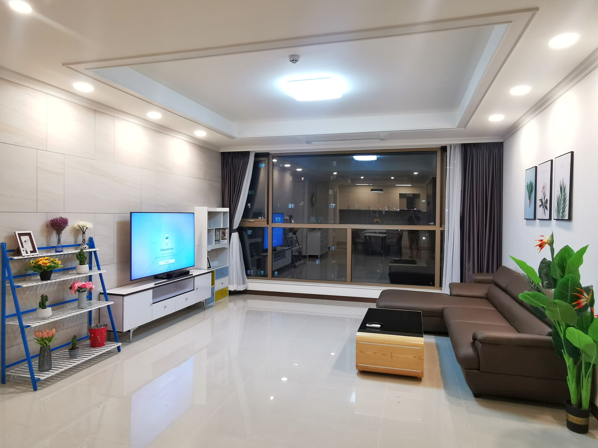 Cho thuê căn hộ 4 ngủ 154m2 tòa 902 chung cư Starlake Tây Hồ 3