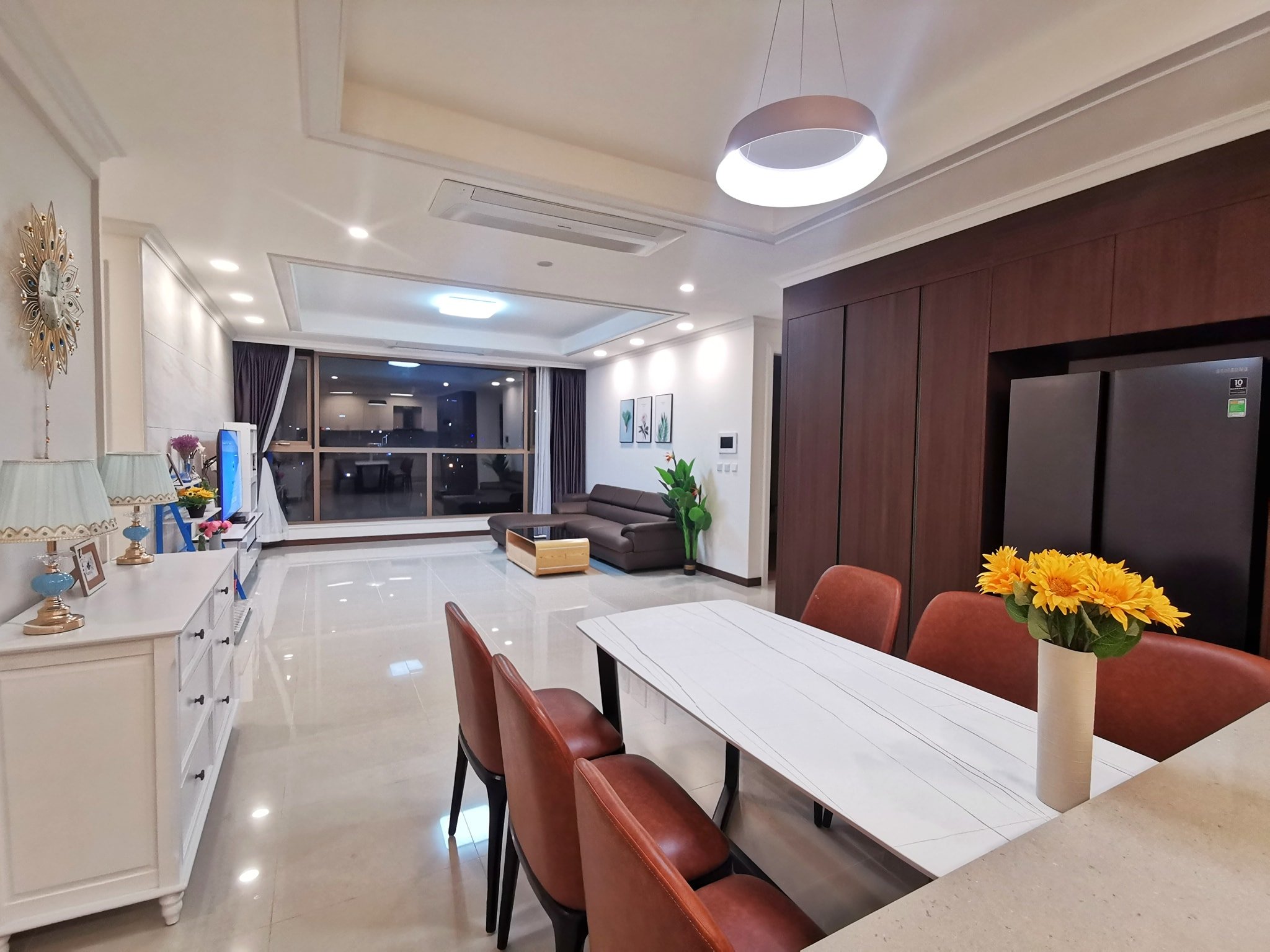 Cho thuê căn hộ 4 ngủ 154m2 tòa 902 chung cư Starlake Tây Hồ 5