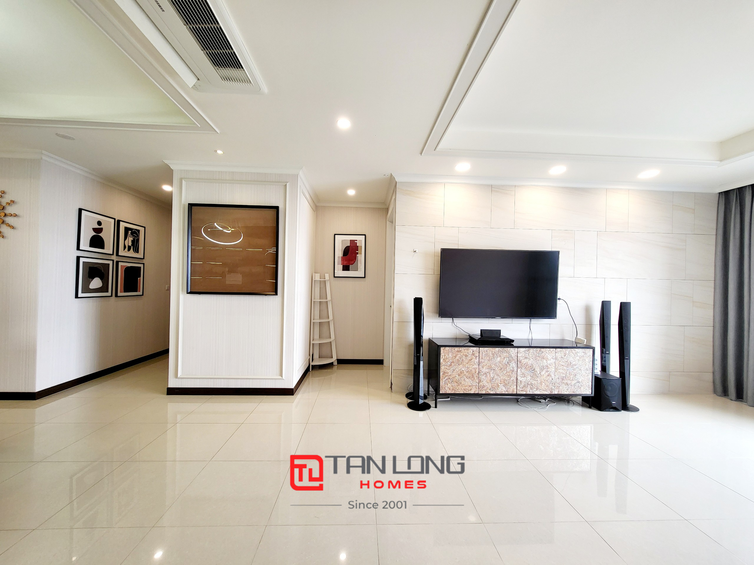 Cho thuê căn hộ 4 phòng ngủ 177m2 full đồ cao cấp tại chung cư H9 Starlake 1