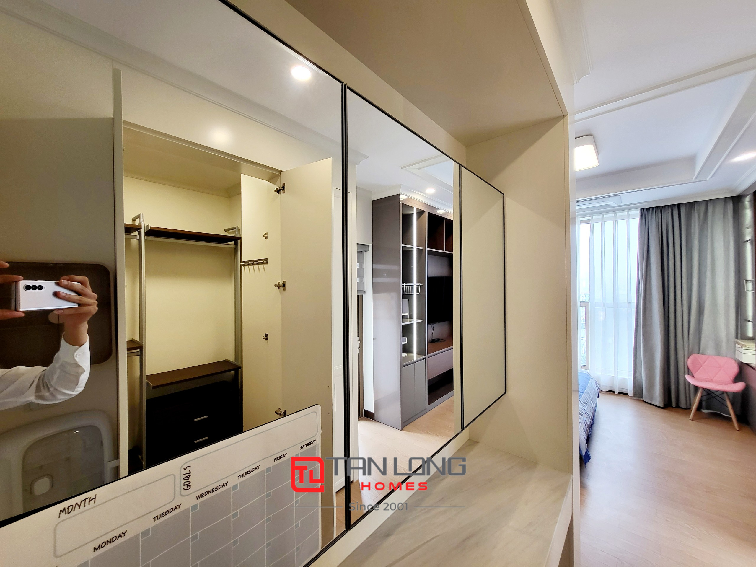 Cho thuê căn hộ 4 phòng ngủ 177m2 full đồ cao cấp tại chung cư H9 Starlake 10