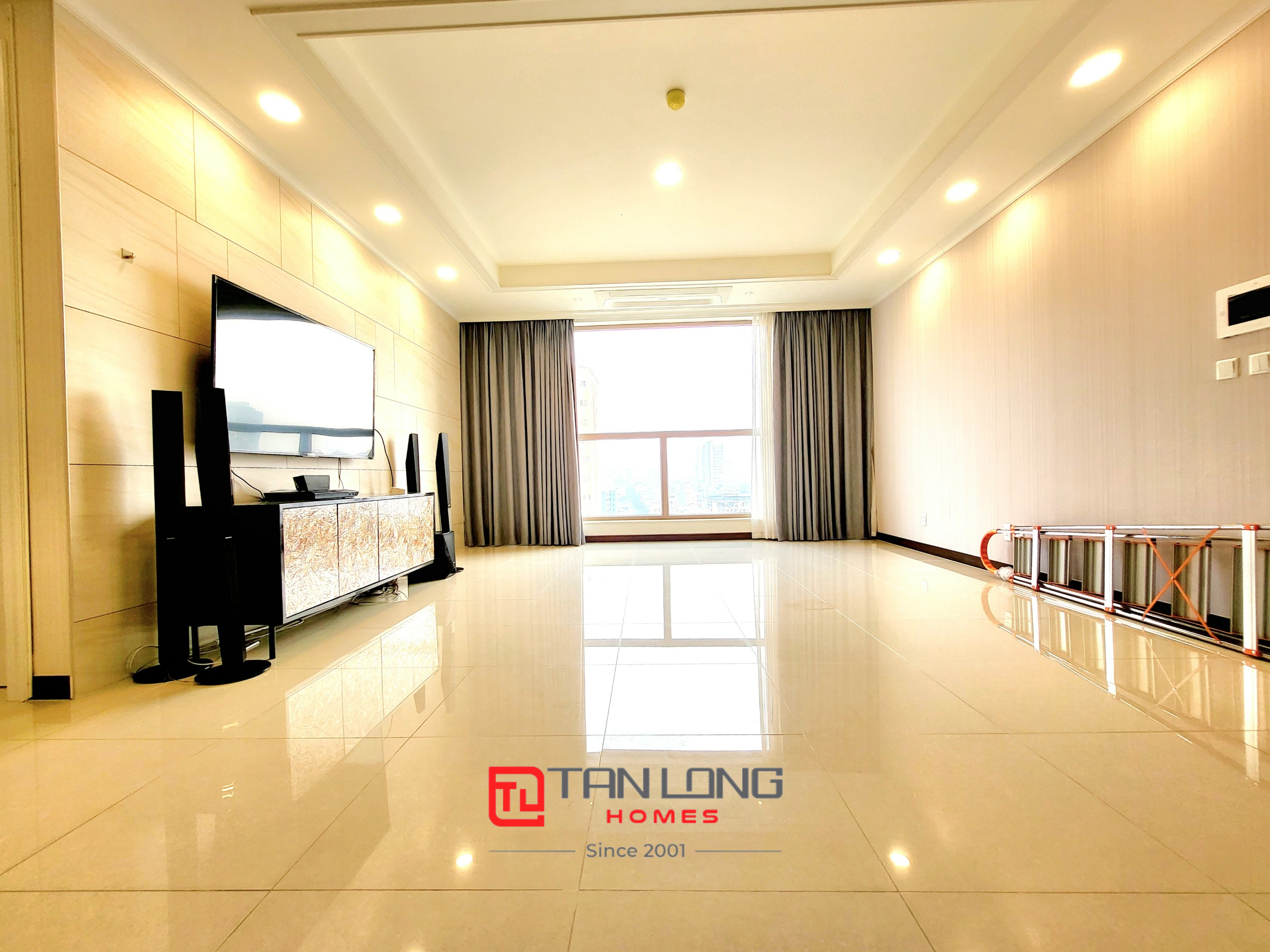 Cho thuê căn hộ 4 phòng ngủ 177m2 full đồ cao cấp tại chung cư H9 Starlake 2