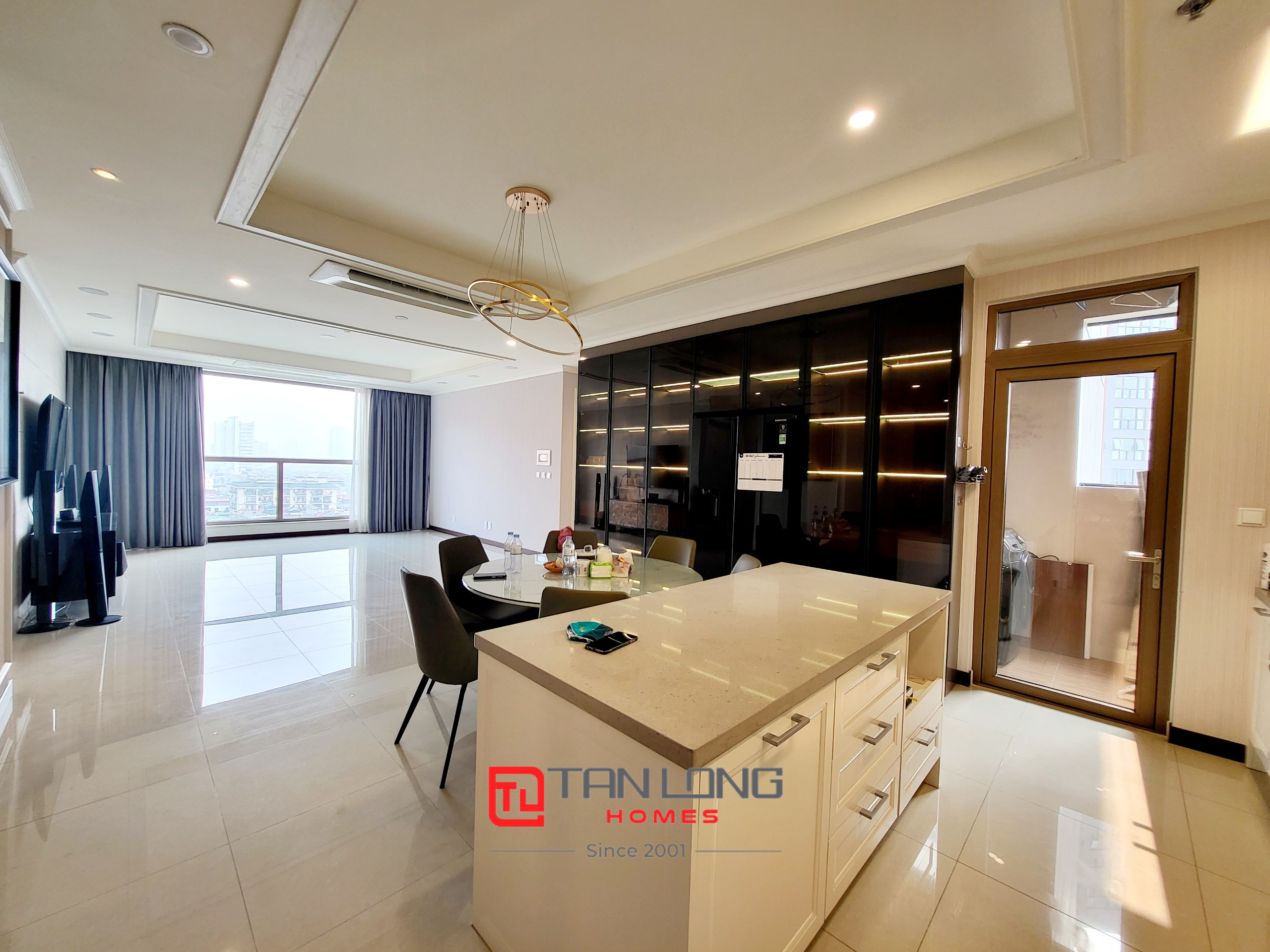 Cho thuê căn hộ 4 phòng ngủ 177m2 full đồ cao cấp tại chung cư H9 Starlake 5