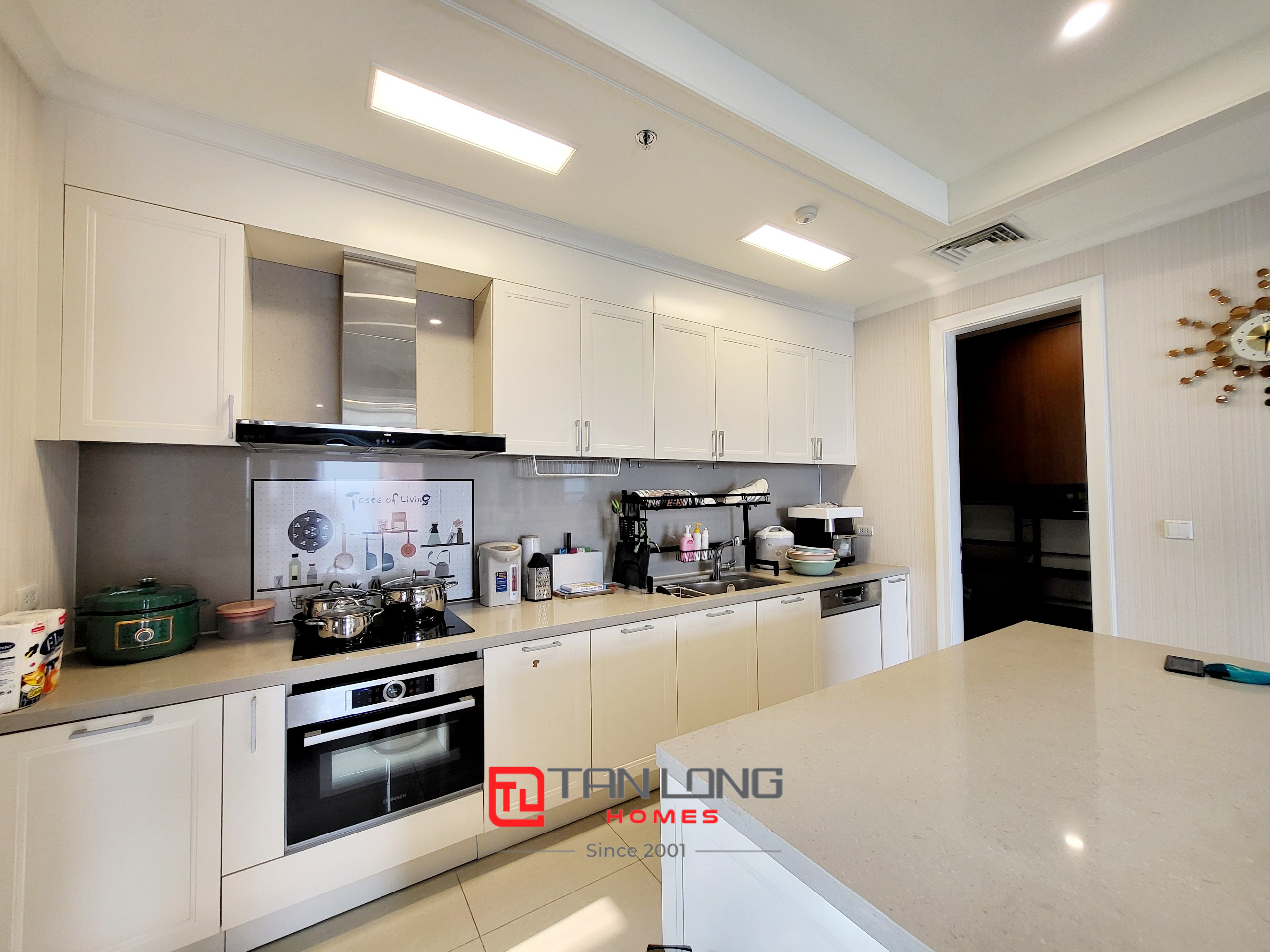 Cho thuê căn hộ 4 phòng ngủ 177m2 full đồ cao cấp tại chung cư H9 Starlake 6