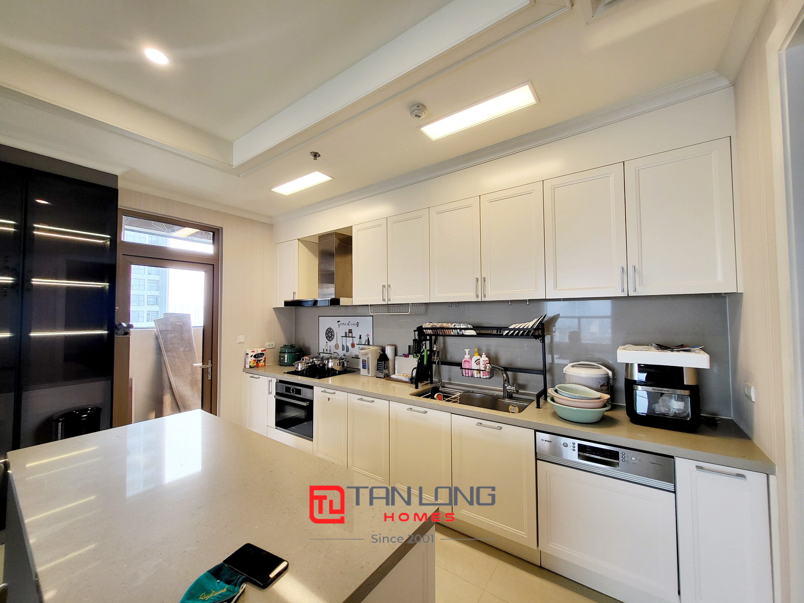 Cho thuê căn hộ 4 phòng ngủ 177m2 full đồ cao cấp tại chung cư H9 Starlake 7