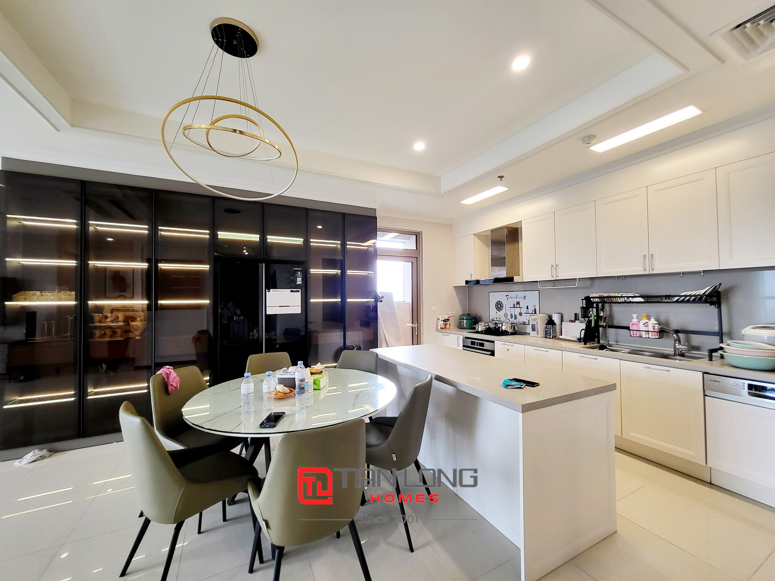 Cho thuê căn hộ 4 phòng ngủ 177m2 full đồ cao cấp tại chung cư H9 Starlake 9