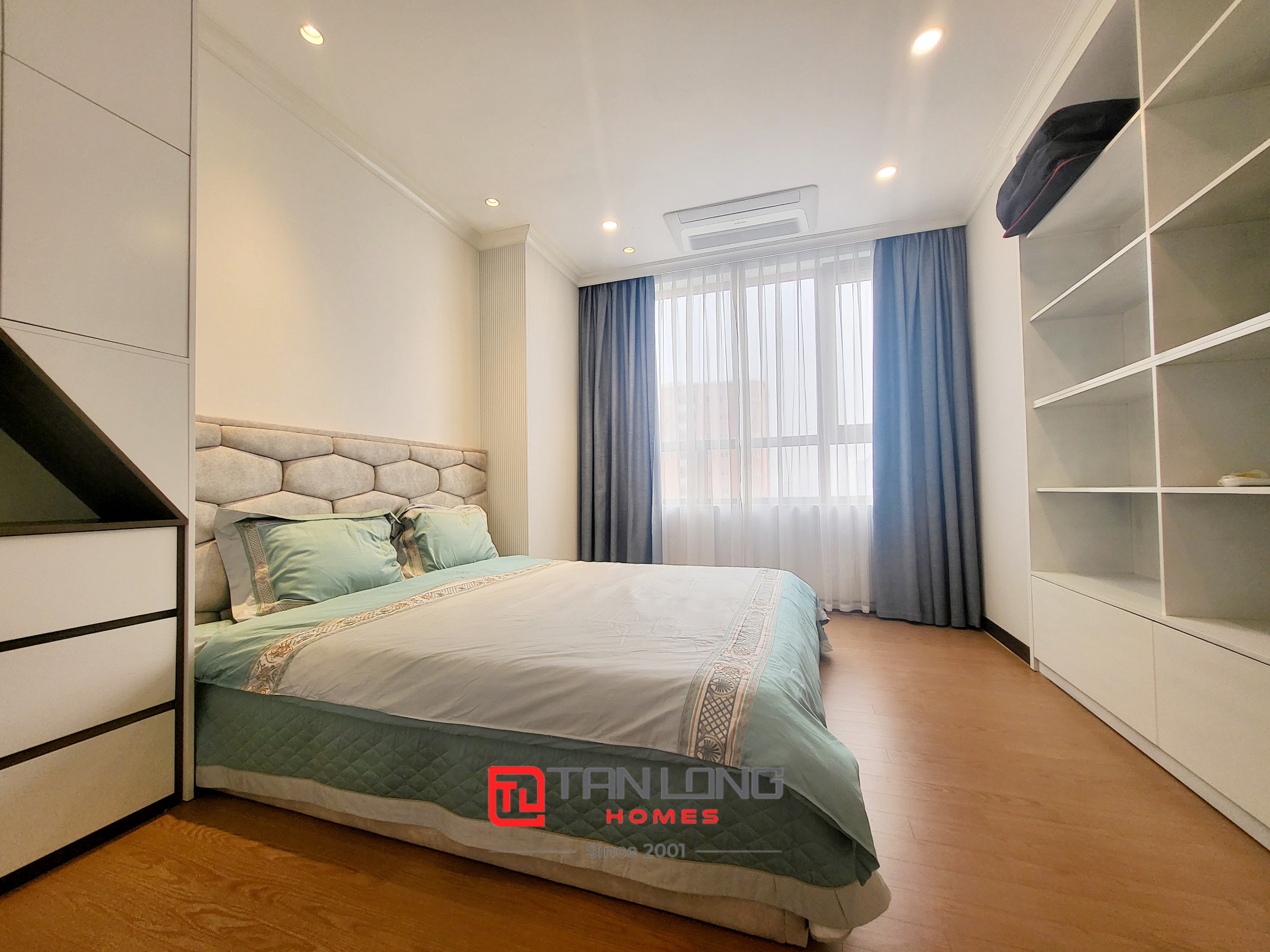 Cho thuê căn hộ 4 phòng ngủ 177m2 full đồ cao cấp tại chung cư H9 Starlake 13