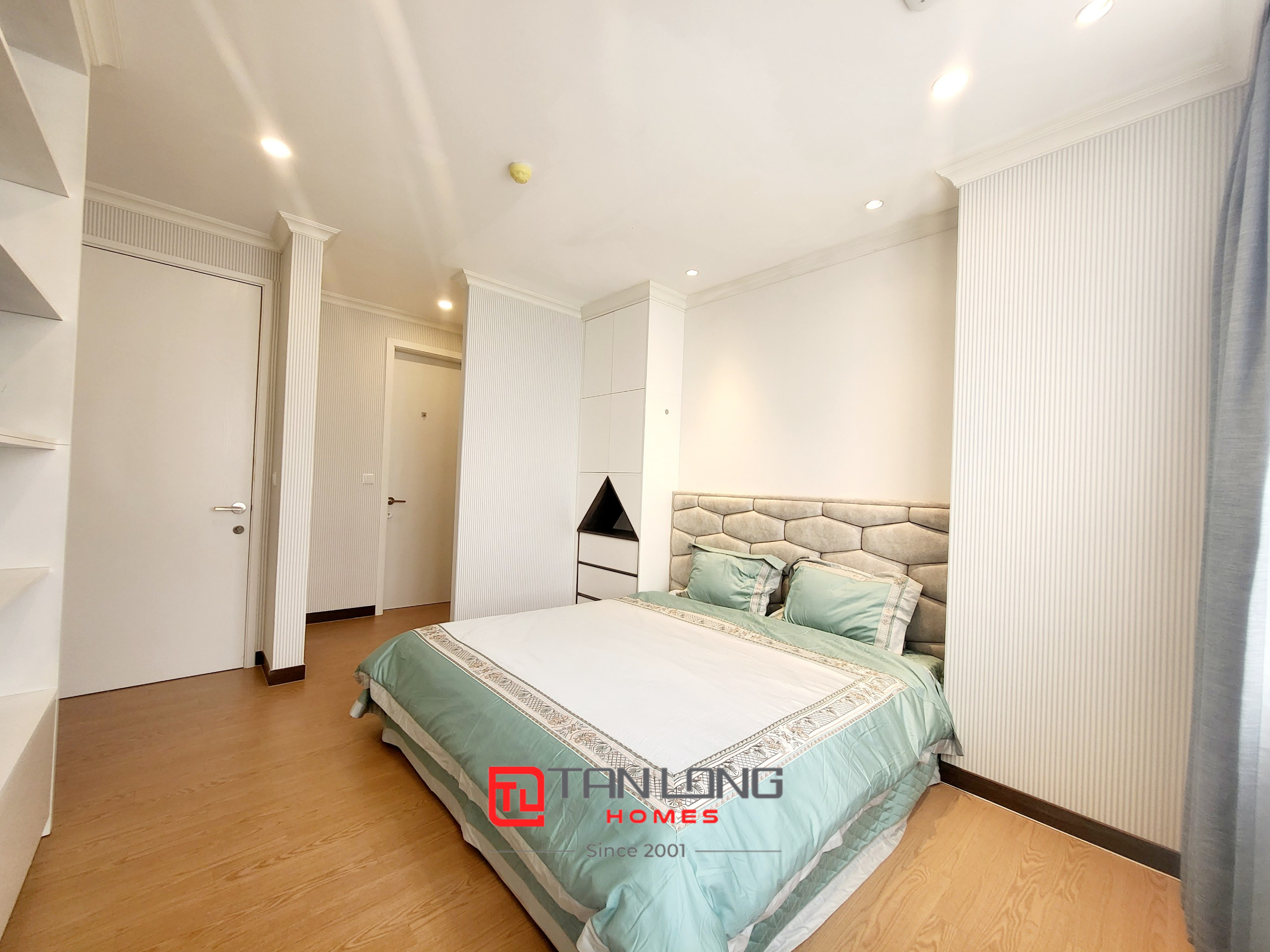 Cho thuê căn hộ 4 phòng ngủ 177m2 full đồ cao cấp tại chung cư H9 Starlake 14