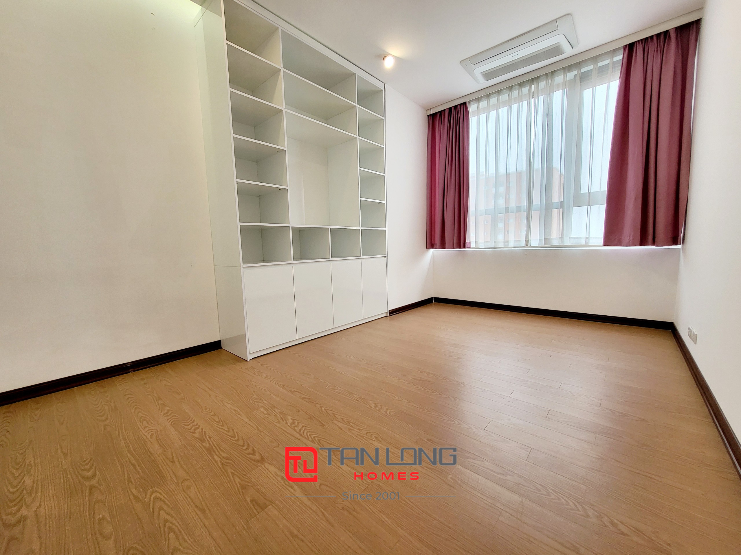 Cho thuê căn hộ 4 phòng ngủ 177m2 full đồ cao cấp tại chung cư H9 Starlake 20
