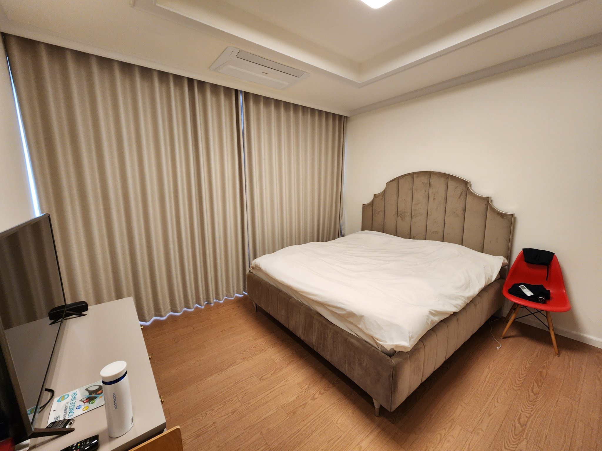 Cho thuê căn hộ 4PN/177m2 full đồ nhập khẩu tại chung cư cao cấp Starlake 5